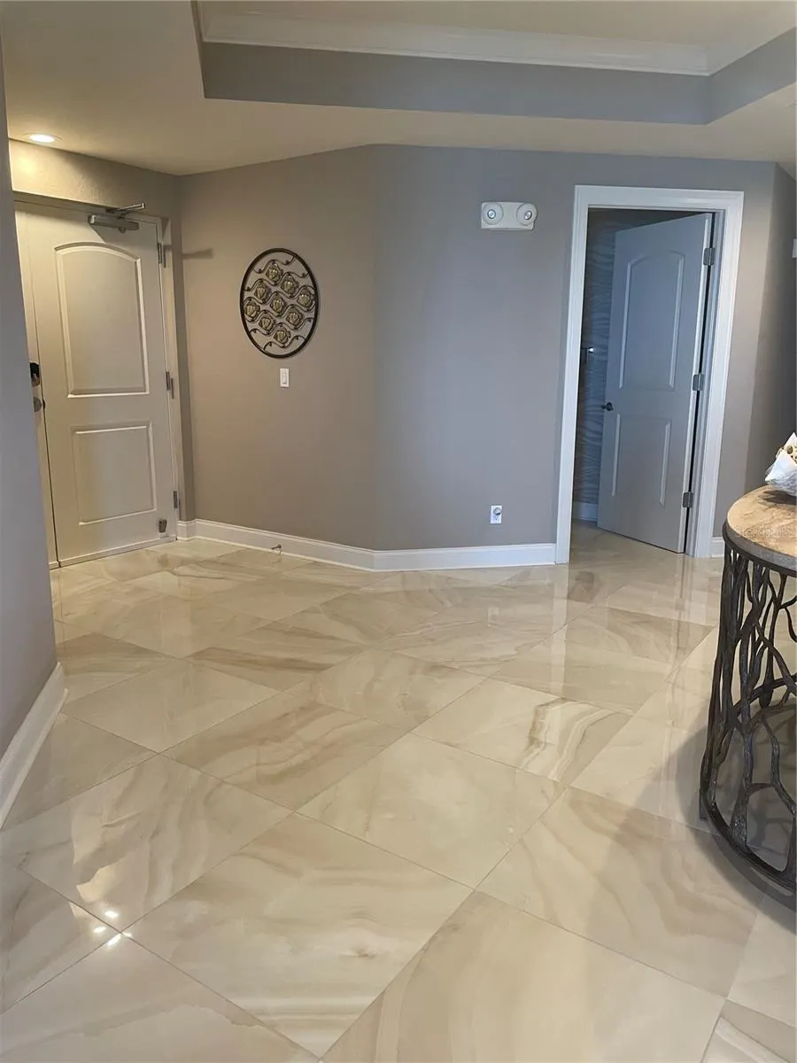 6025 SUN BLVD #201, #201