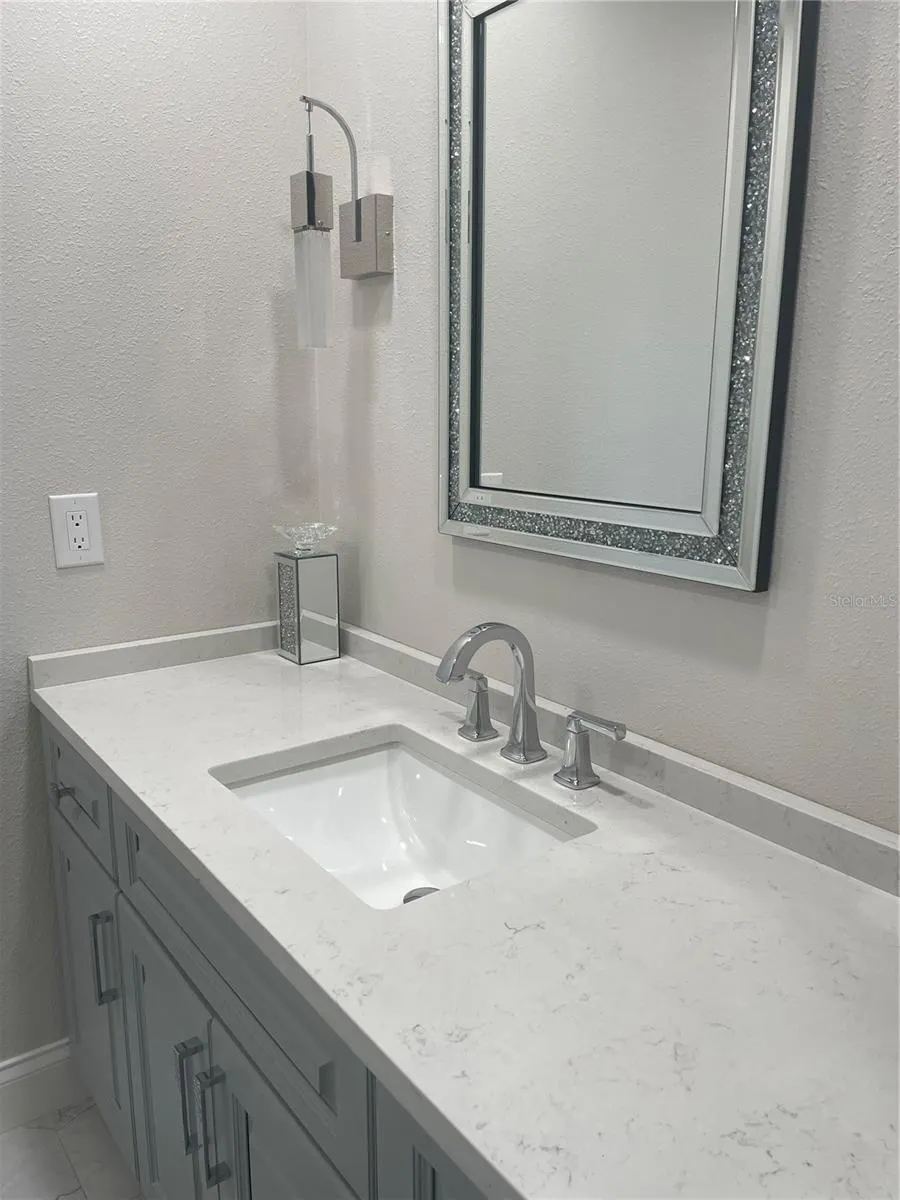 6025 SUN BLVD #201, #201
