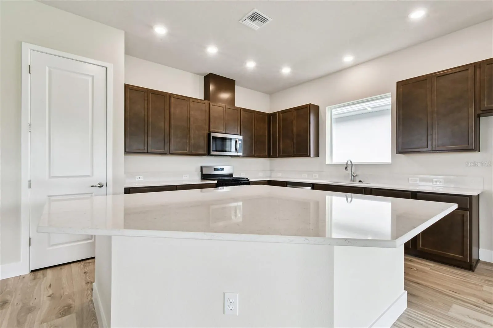 5329 EVERLONG DR