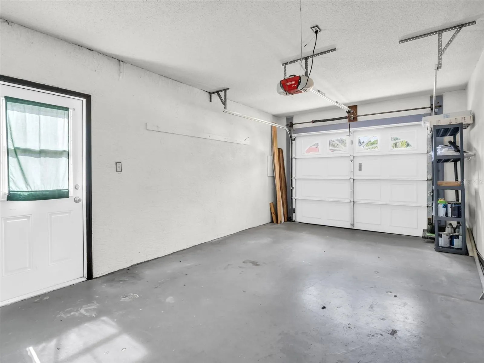 640 KENNETH WAY
