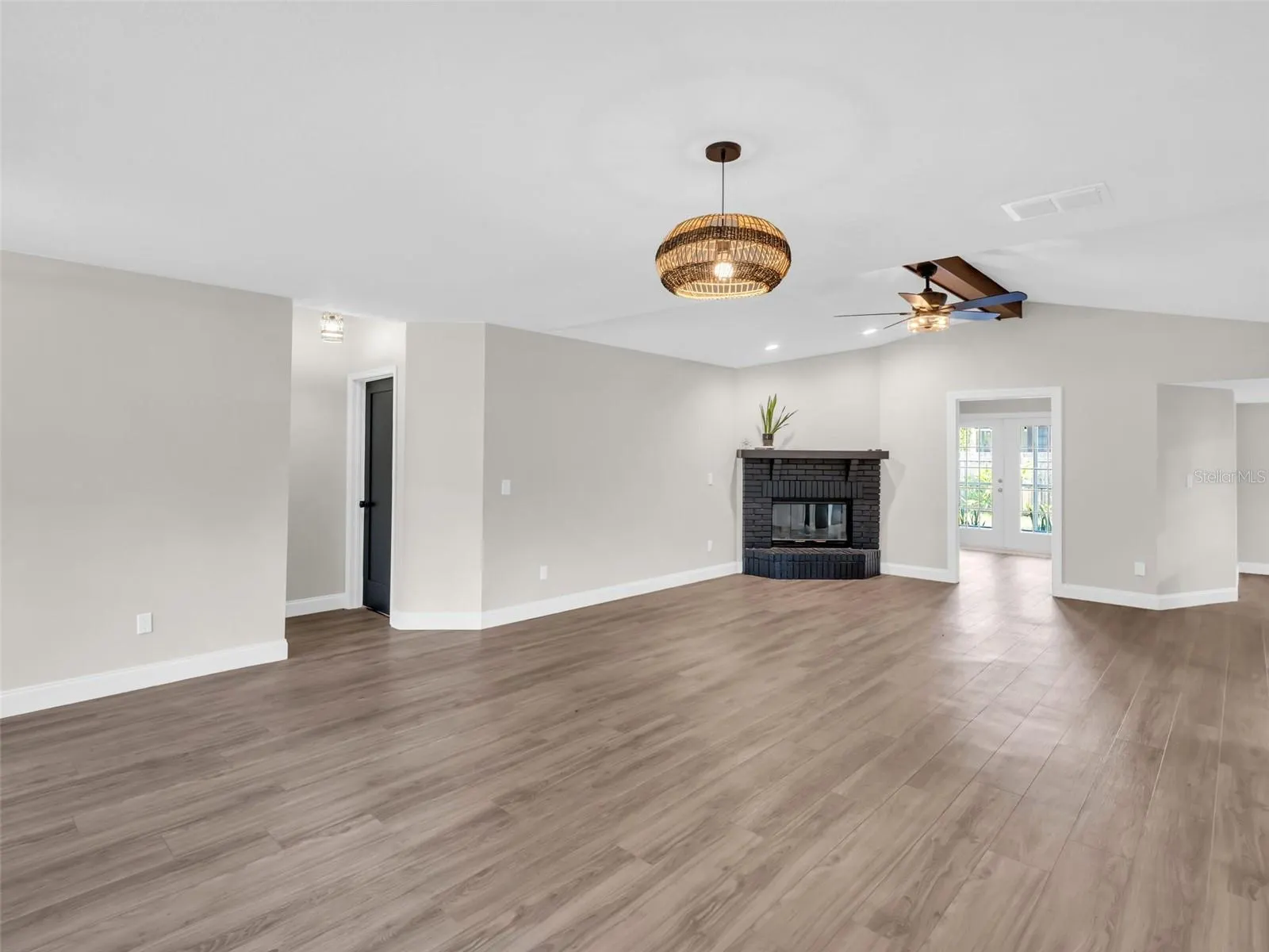 640 KENNETH WAY
