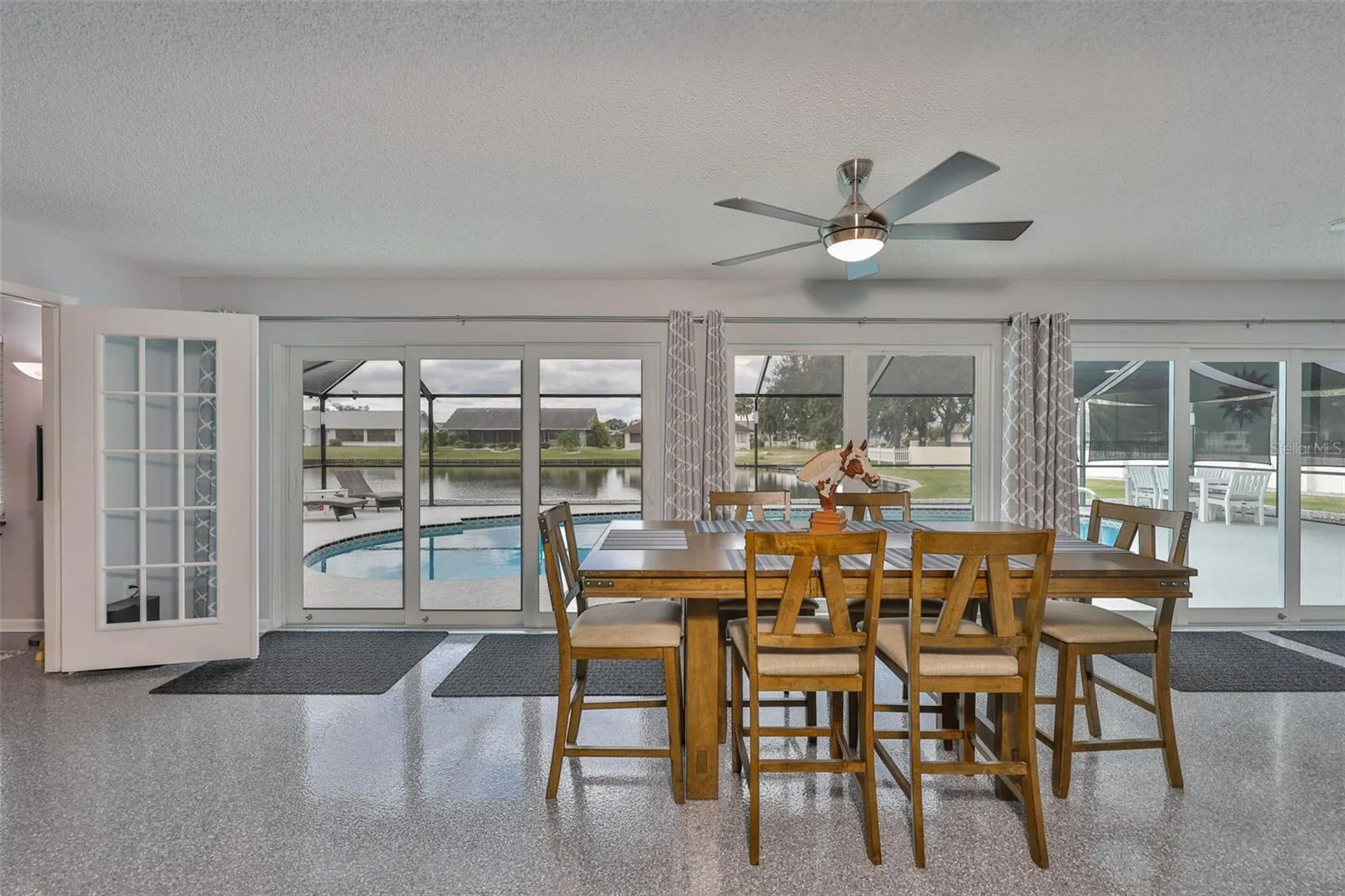 2022 E VIEW DR