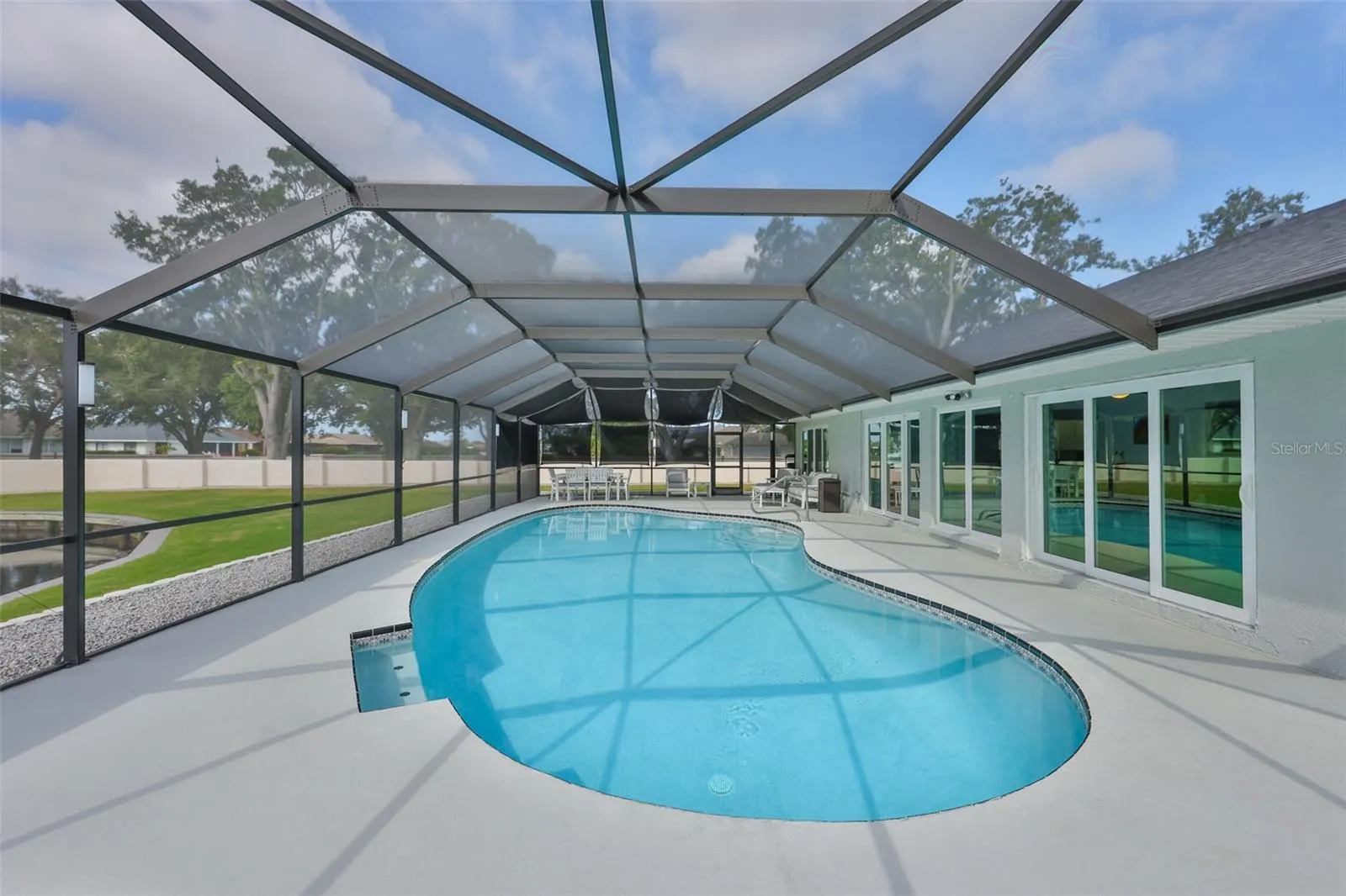 2022 E VIEW DR
