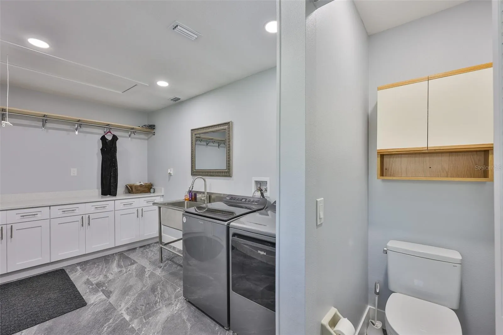 2022 E VIEW DR