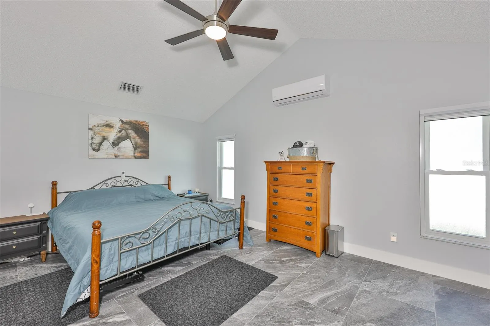 2022 E VIEW DR