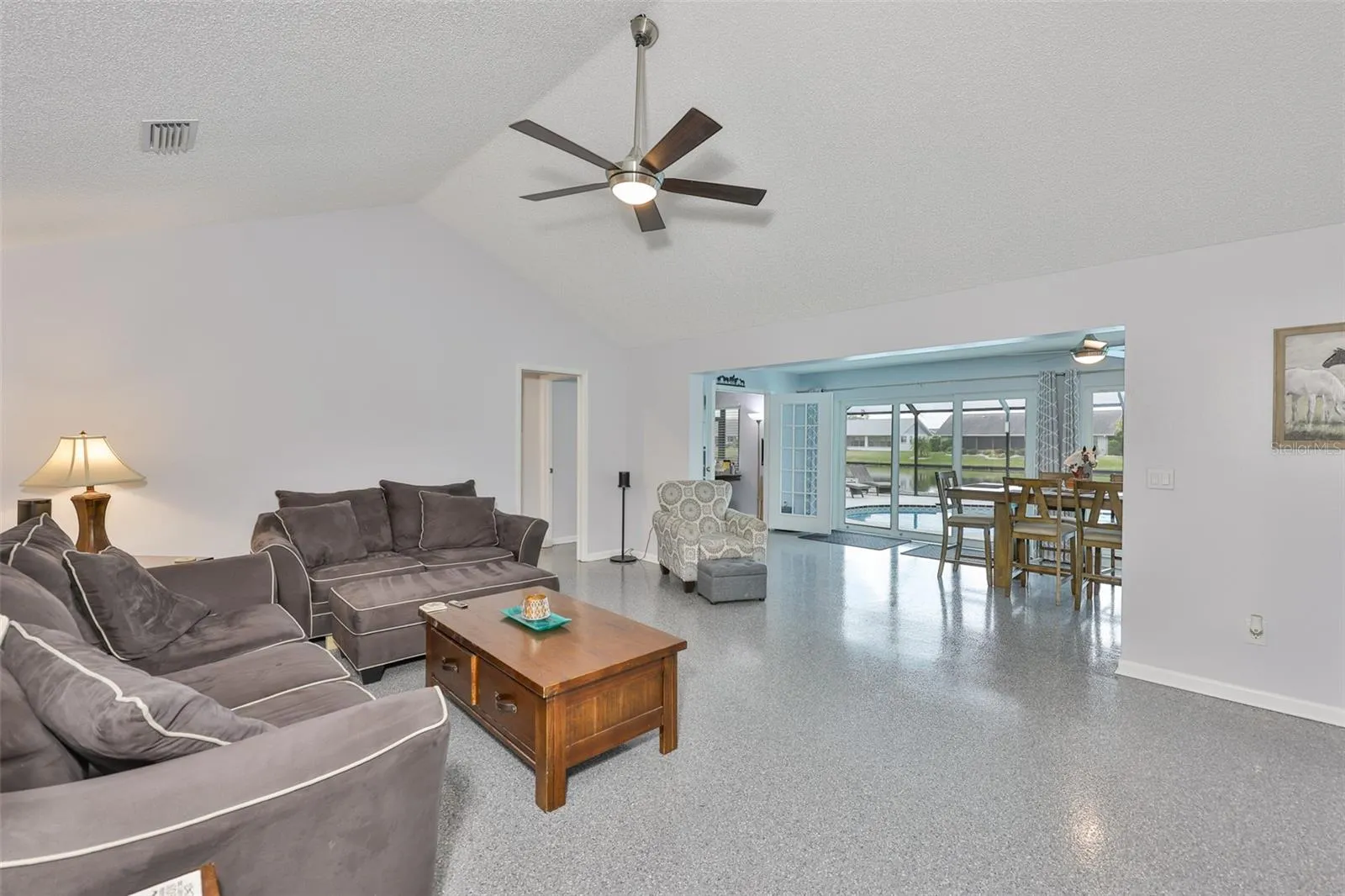 2022 E VIEW DR