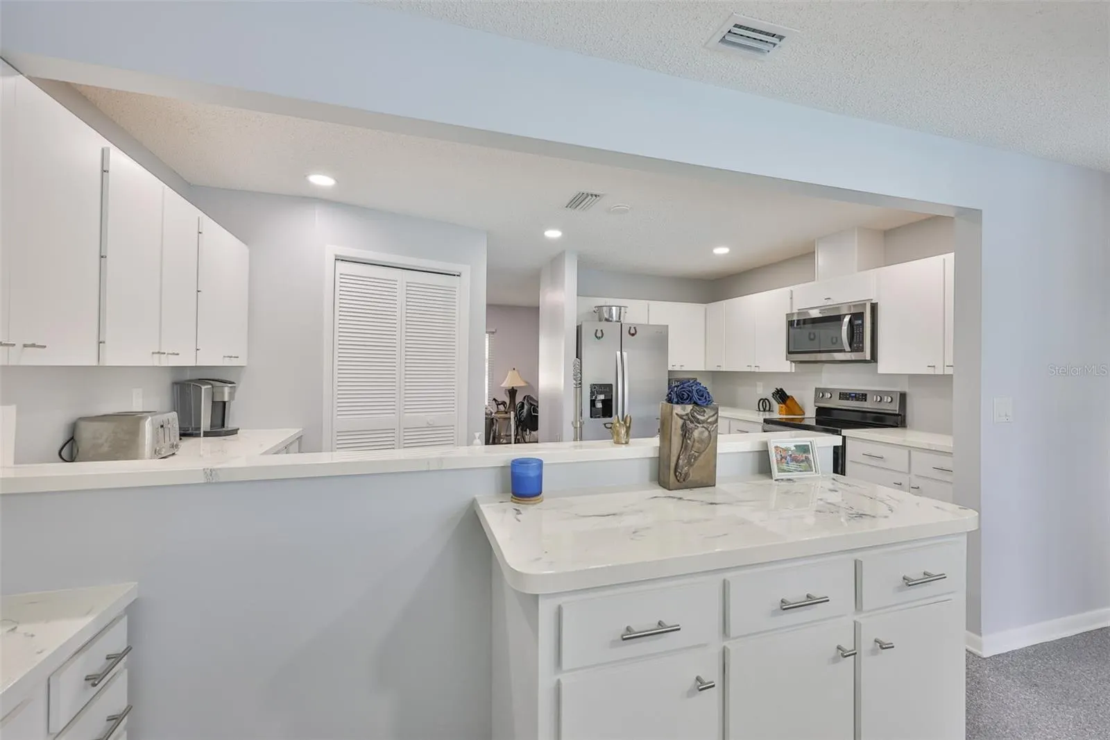 2022 E VIEW DR