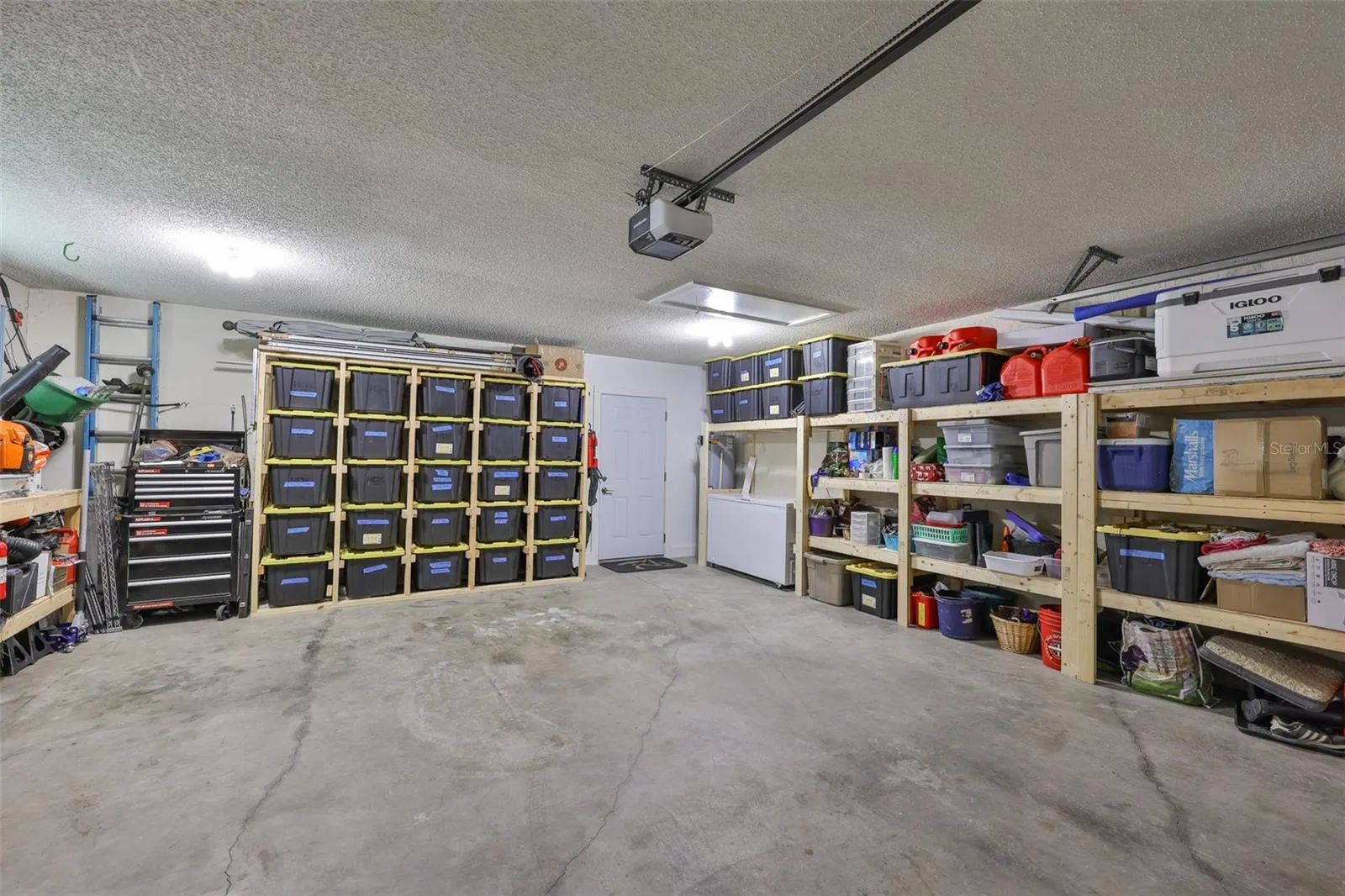 2022 E VIEW DR