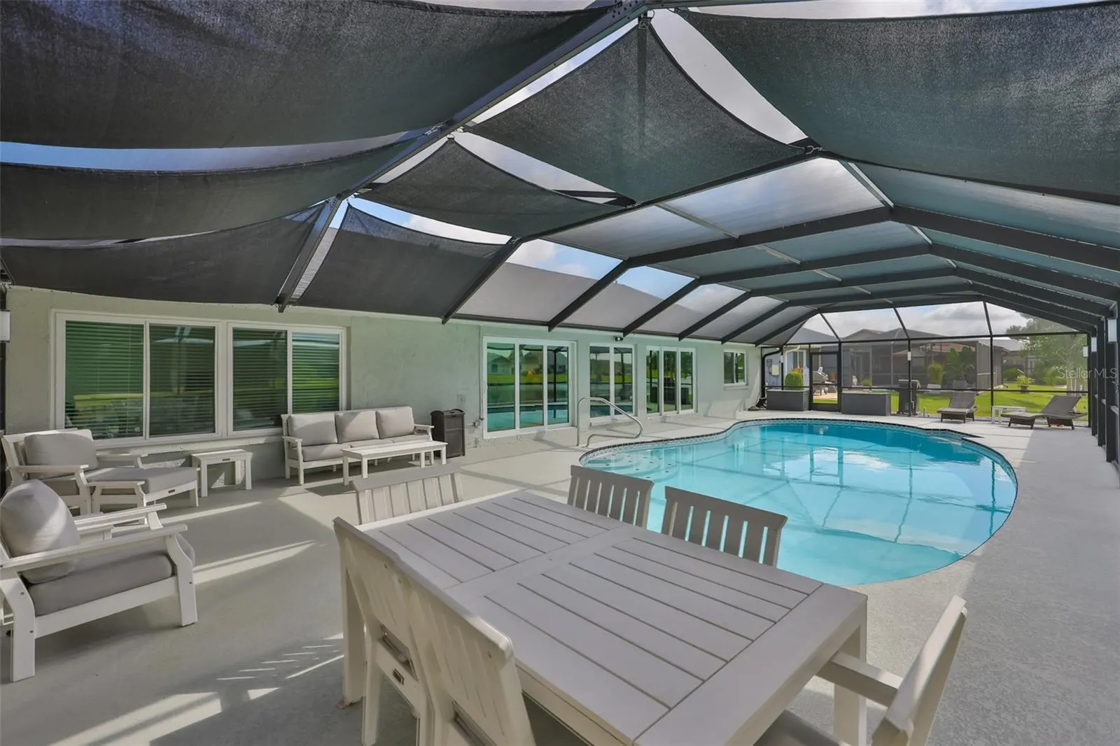 2022 E VIEW DR