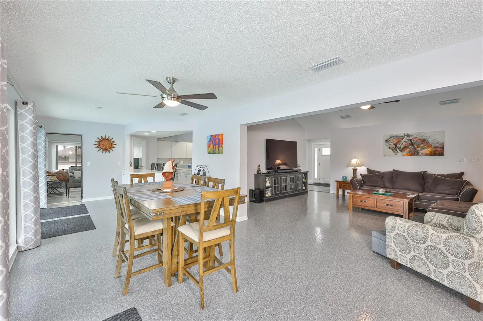 2022 E VIEW DR