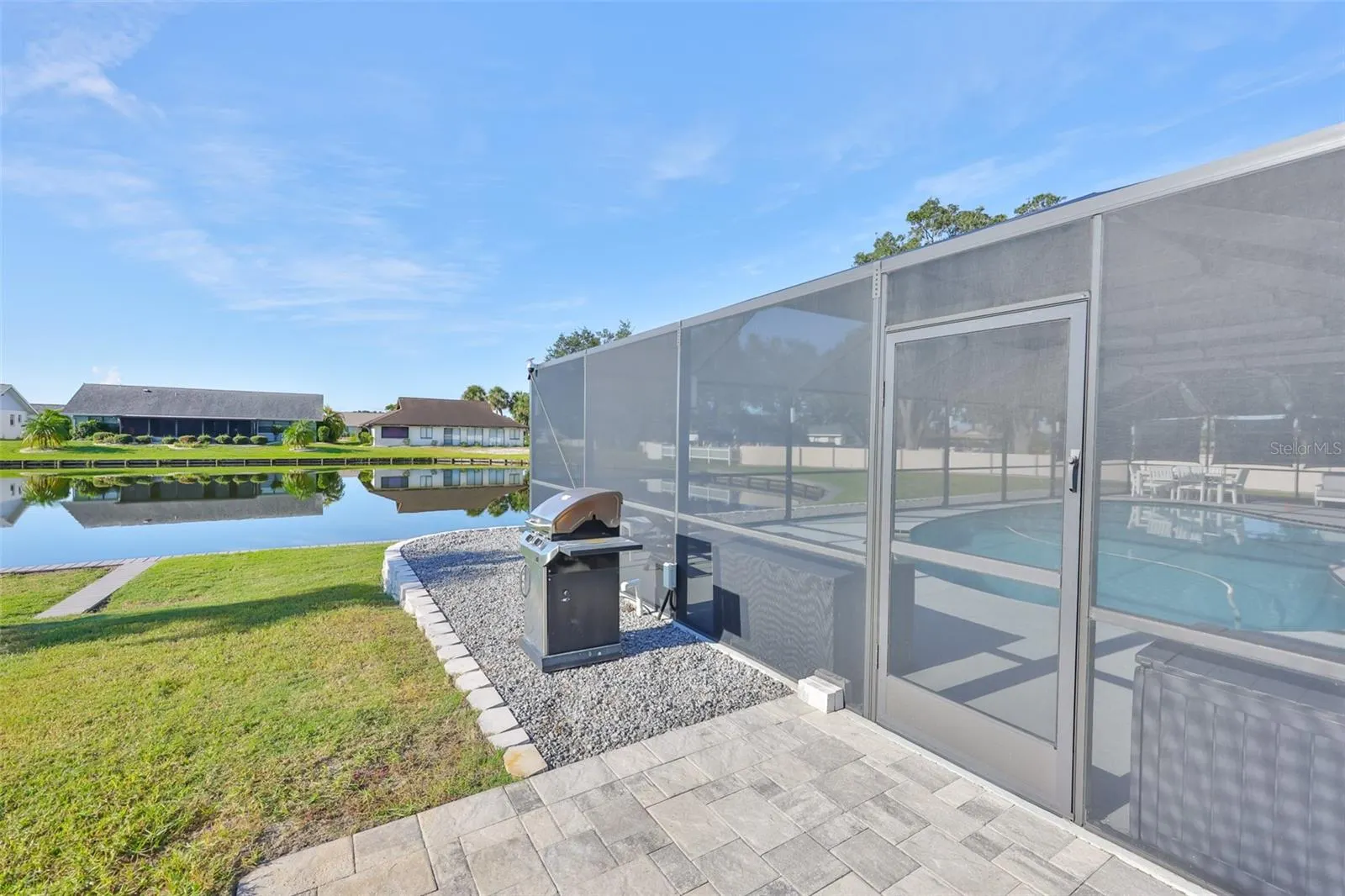 2022 E VIEW DR
