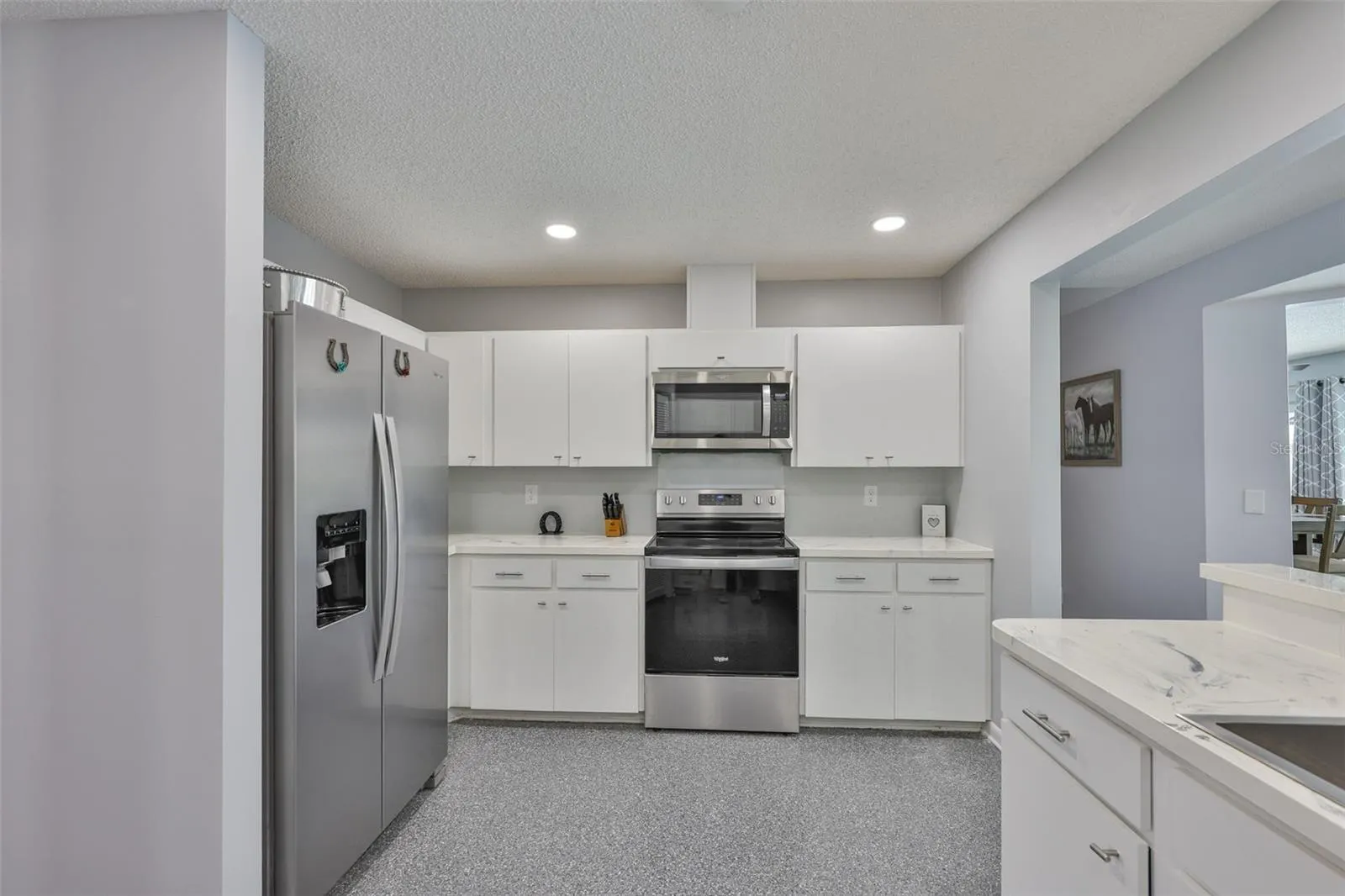2022 E VIEW DR
