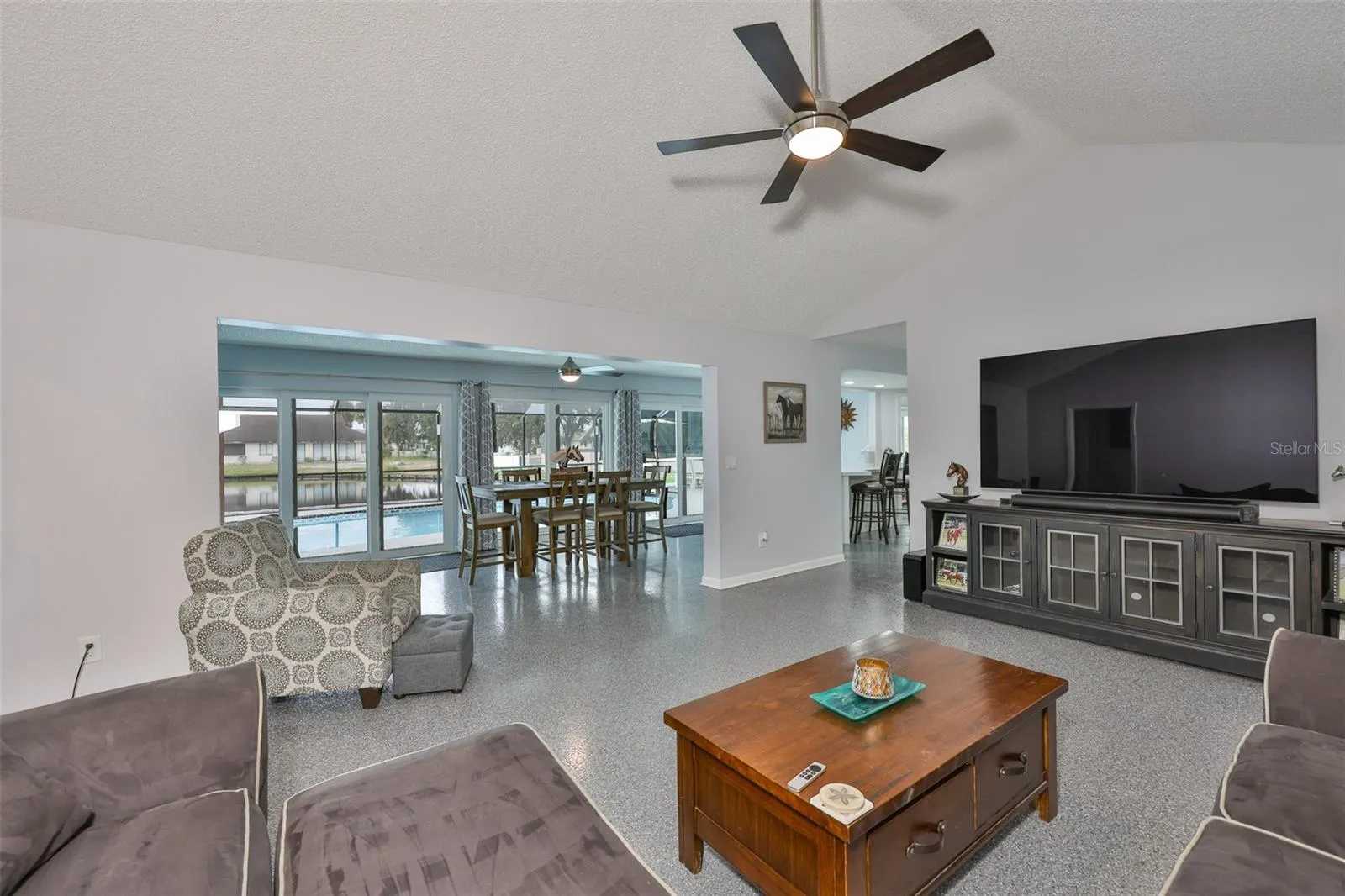 2022 E VIEW DR