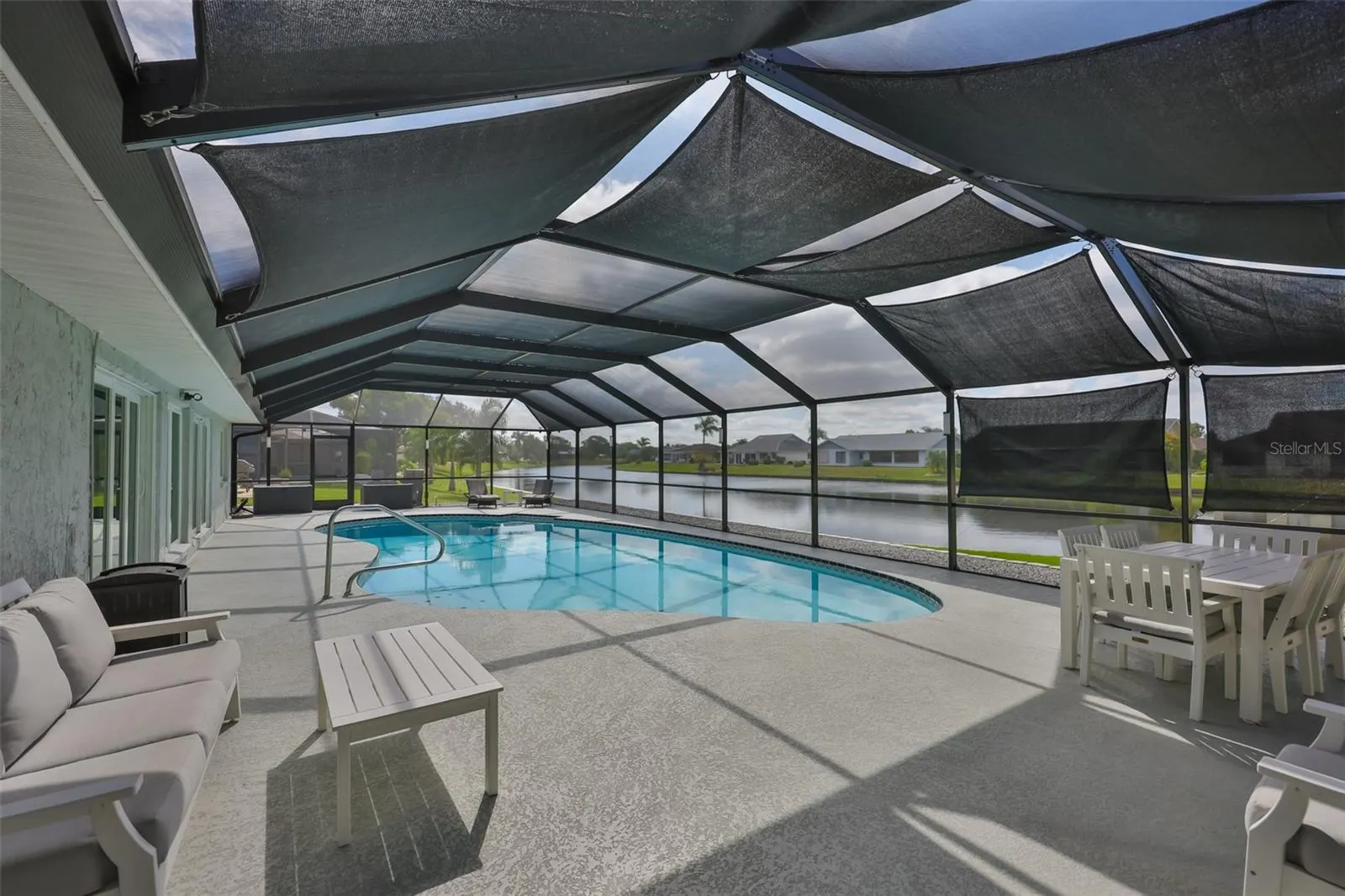 2022 E VIEW DR
