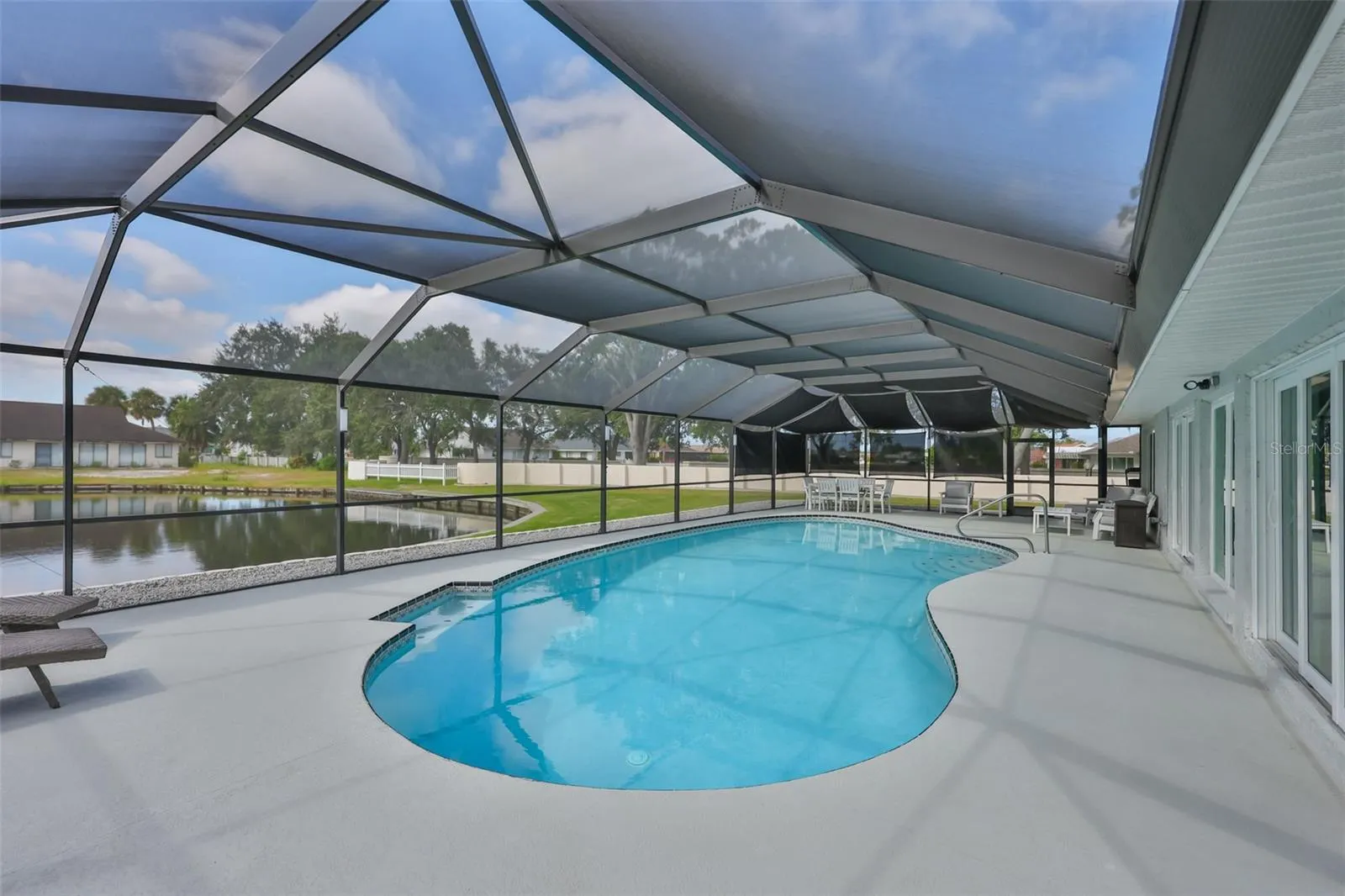 2022 E VIEW DR