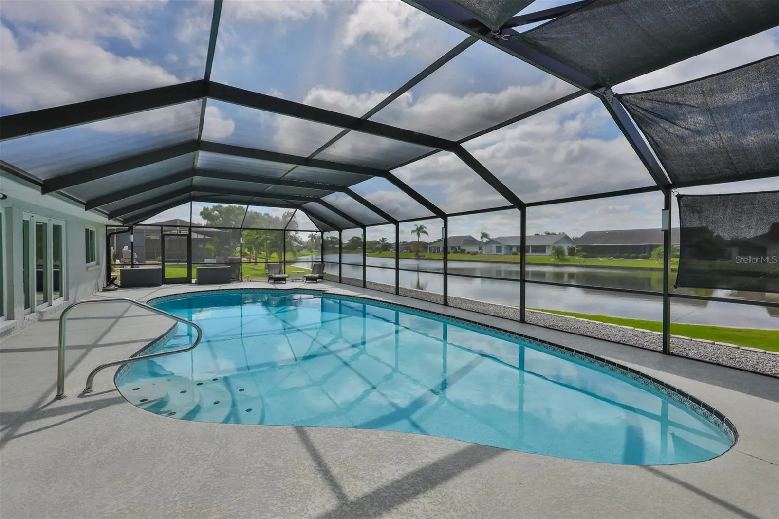 2022 E VIEW DR