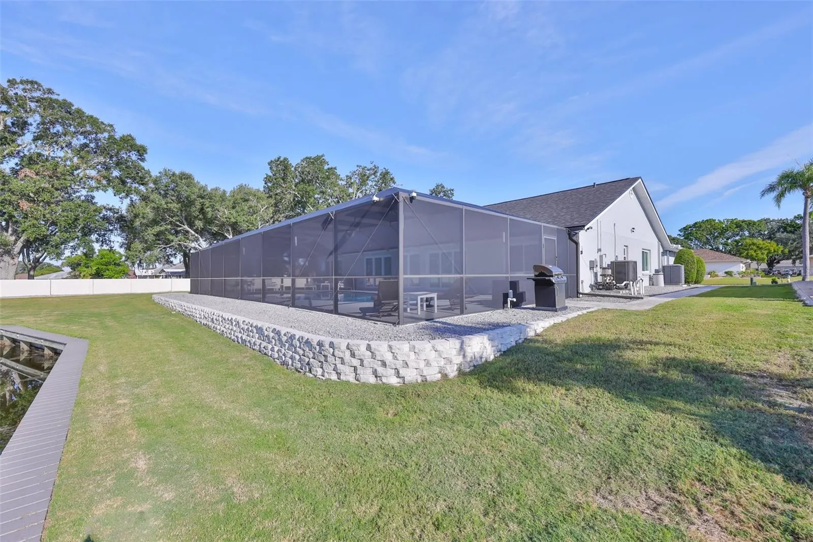 2022 E VIEW DR
