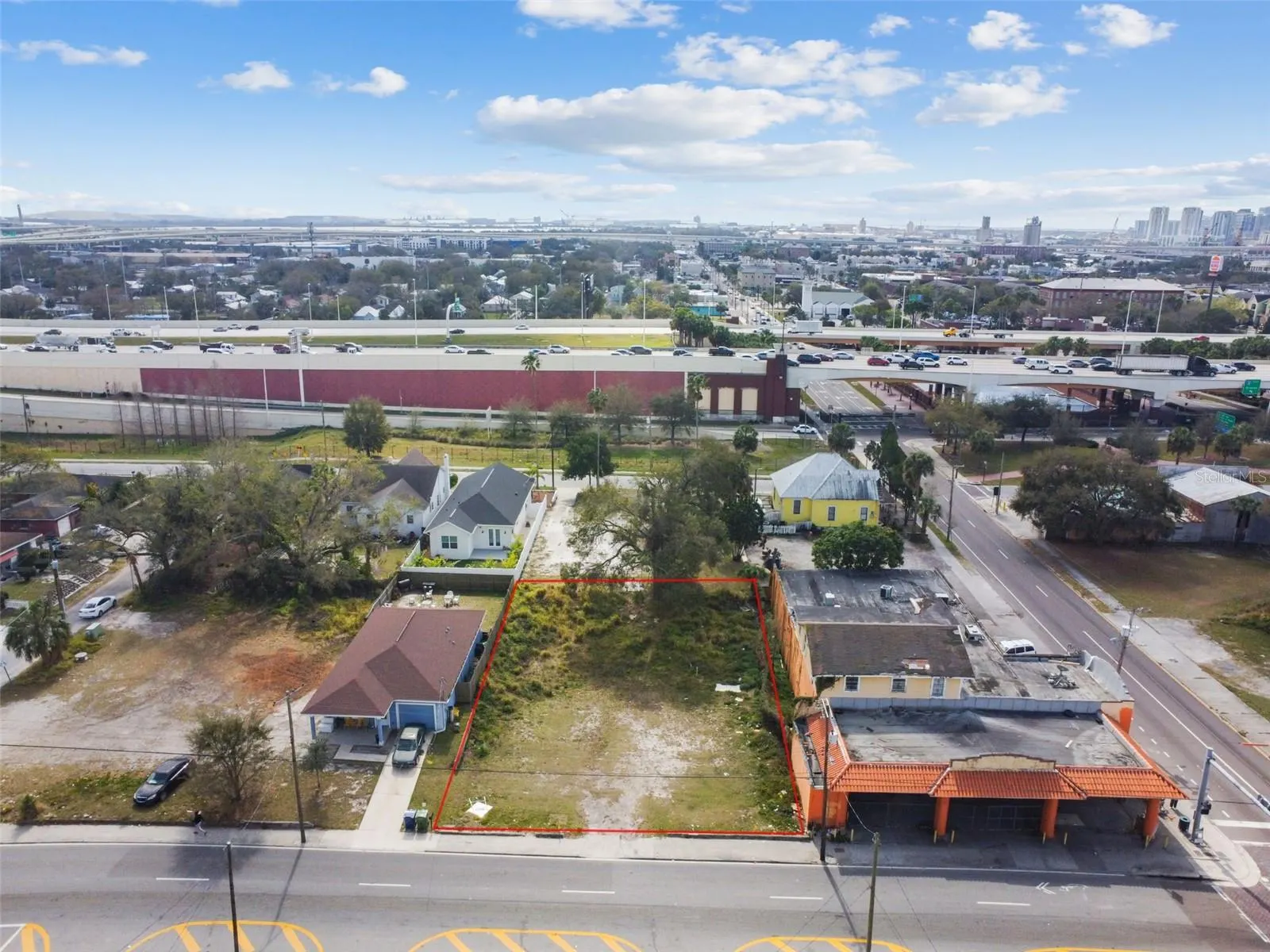 2213 E COLUMBUS DR
