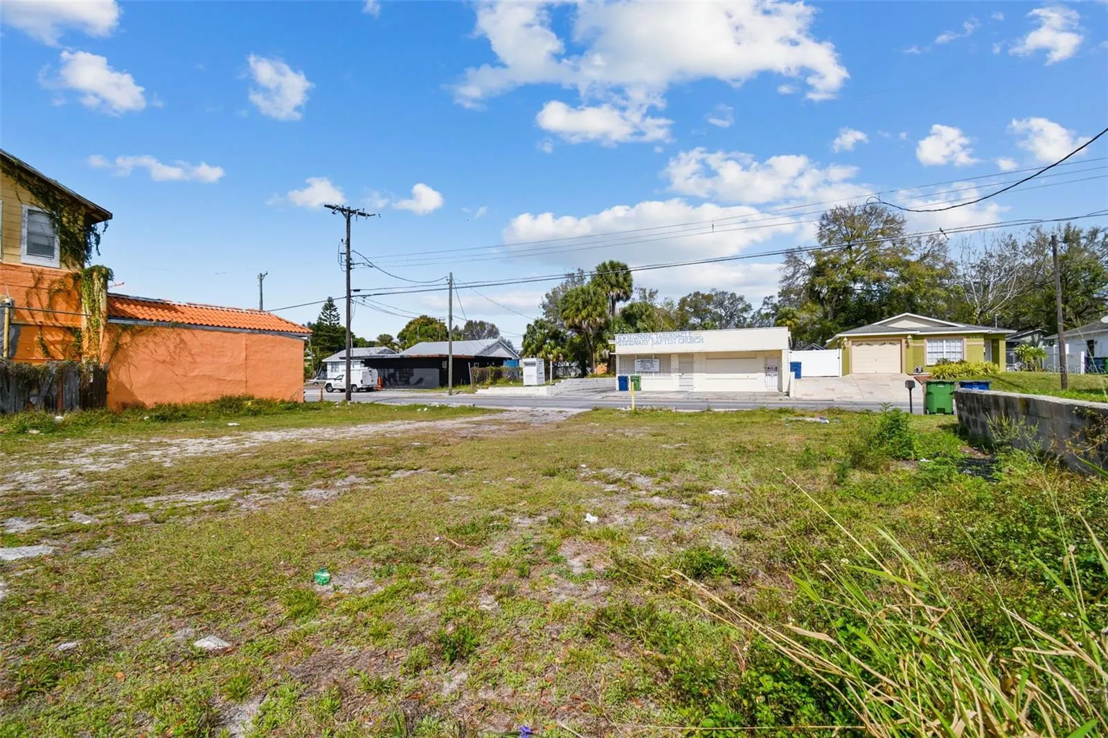 2213 E COLUMBUS DR