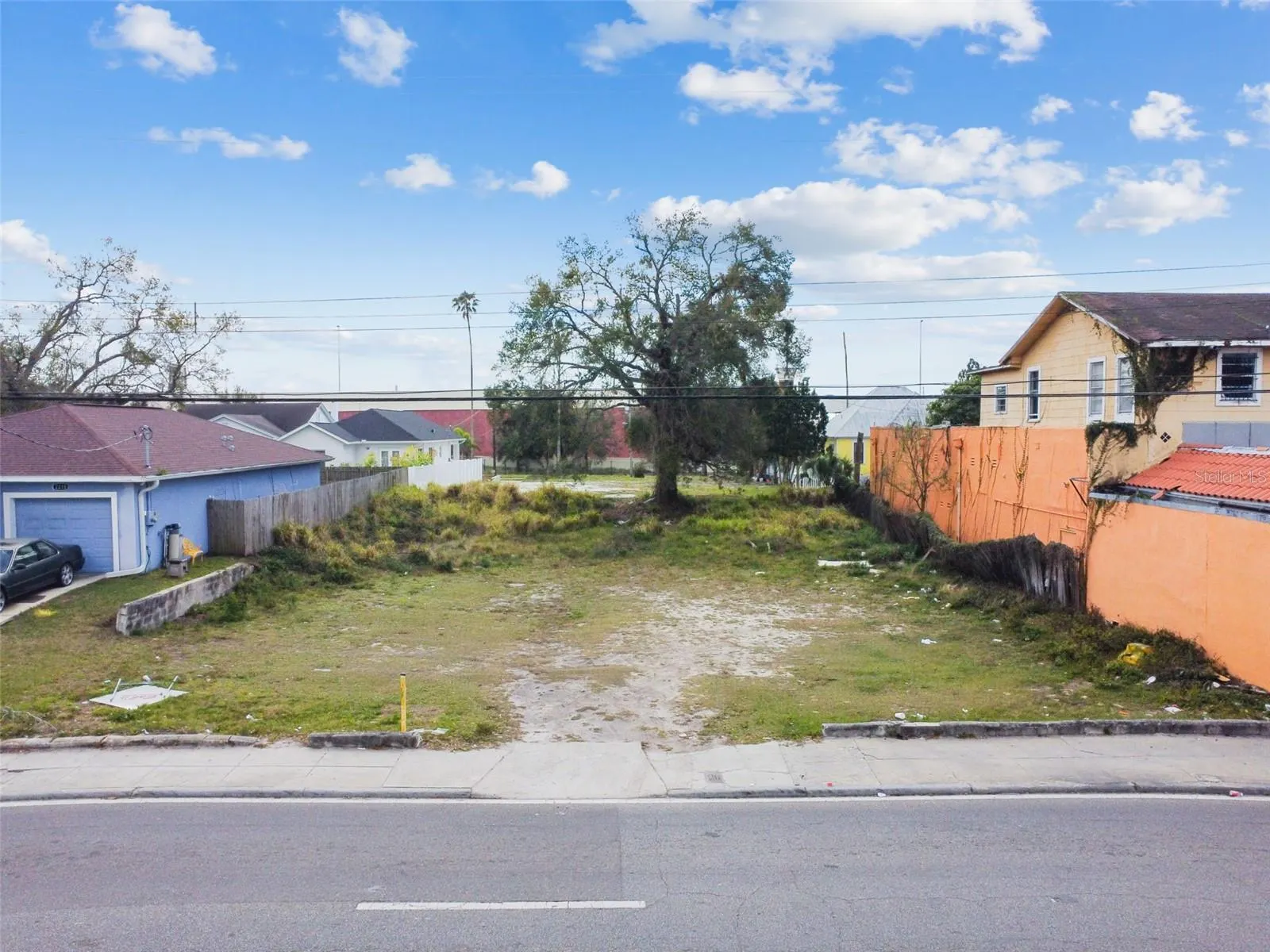 2213 E COLUMBUS DR
