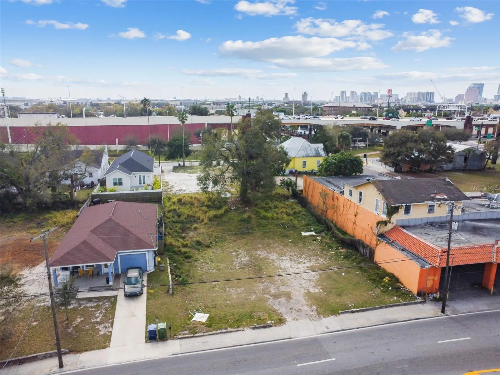 2213 E COLUMBUS DR