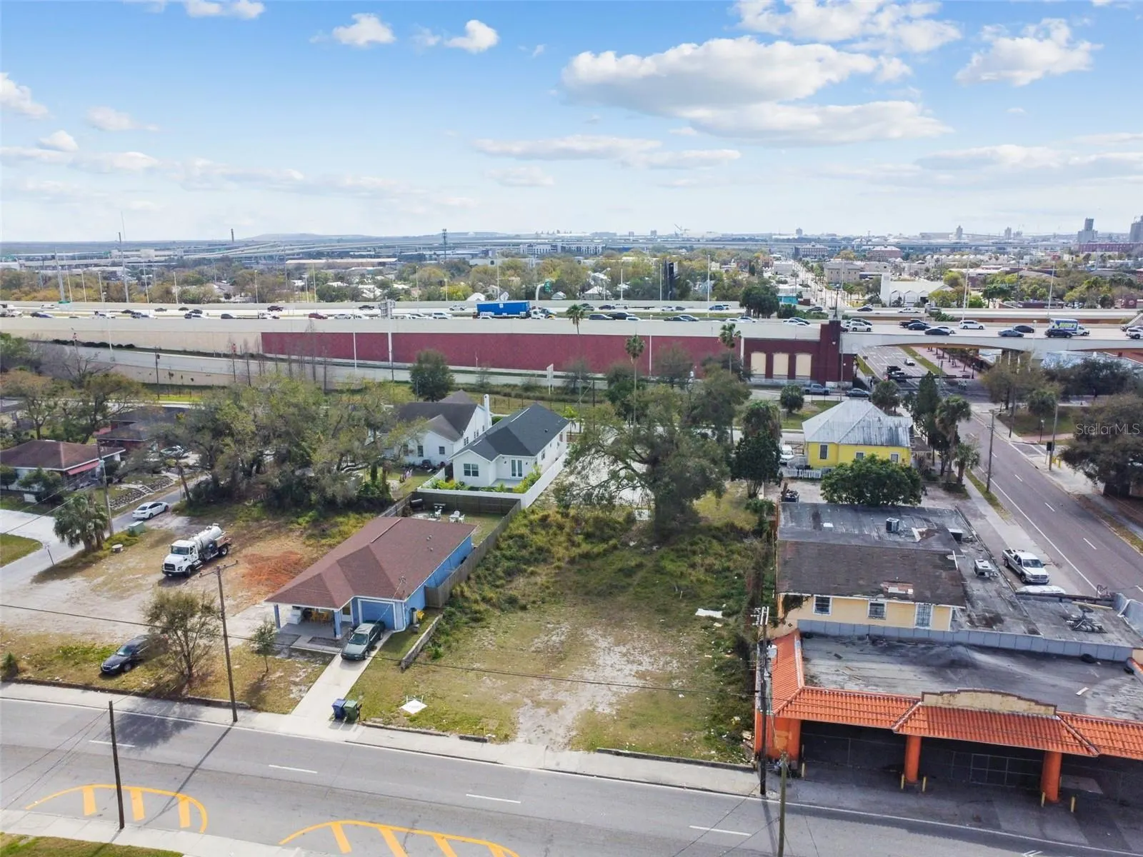 2213 E COLUMBUS DR