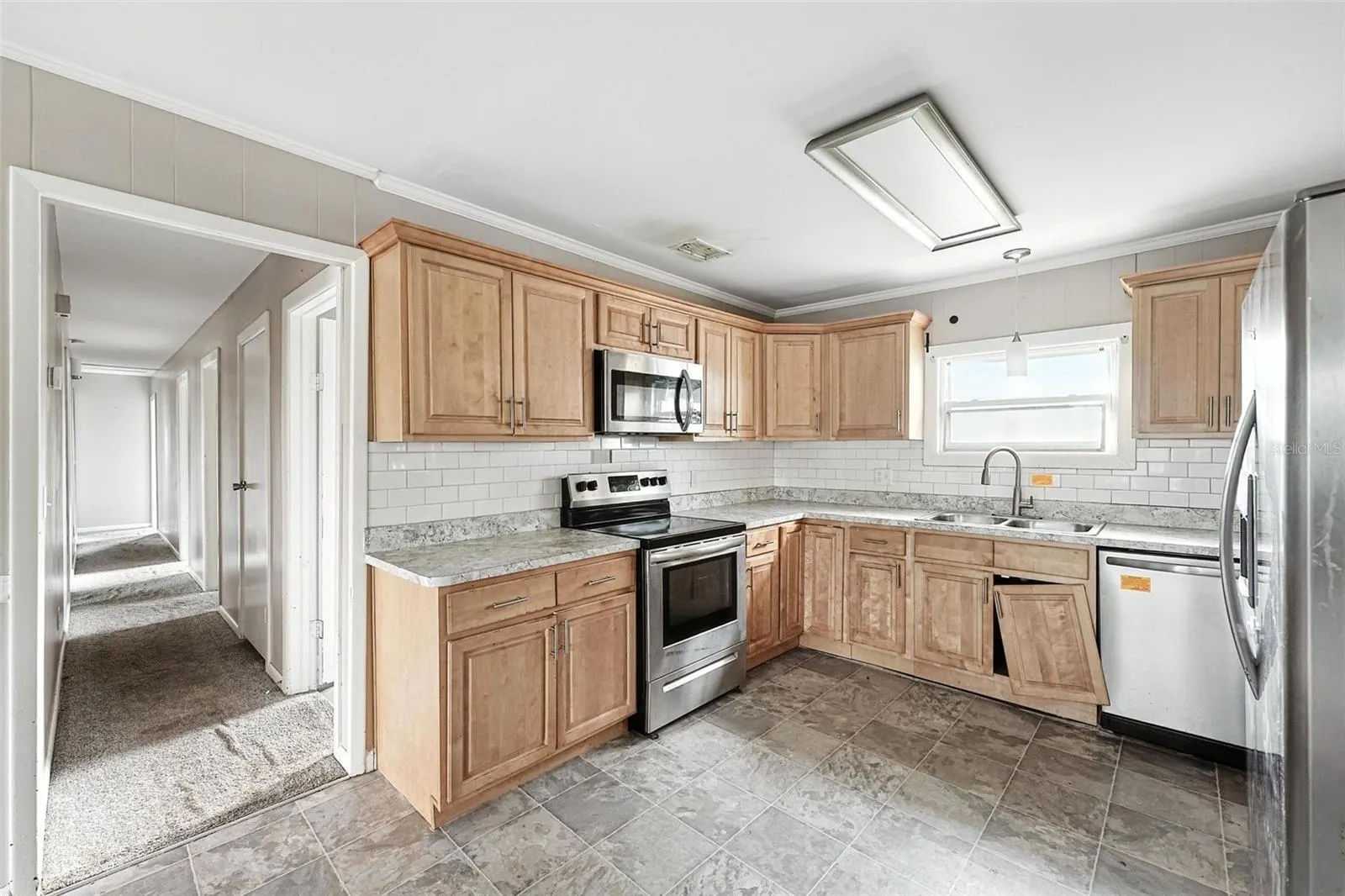 896 N 9TH ST