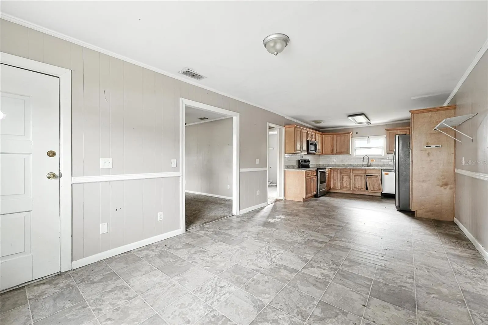 896 N 9TH ST