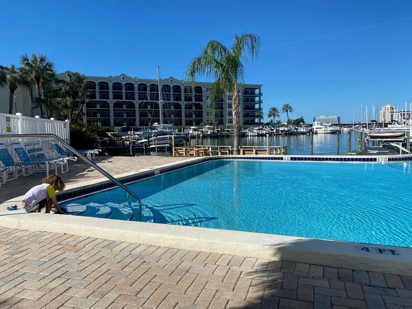 255 DOLPHIN PT #413, #413