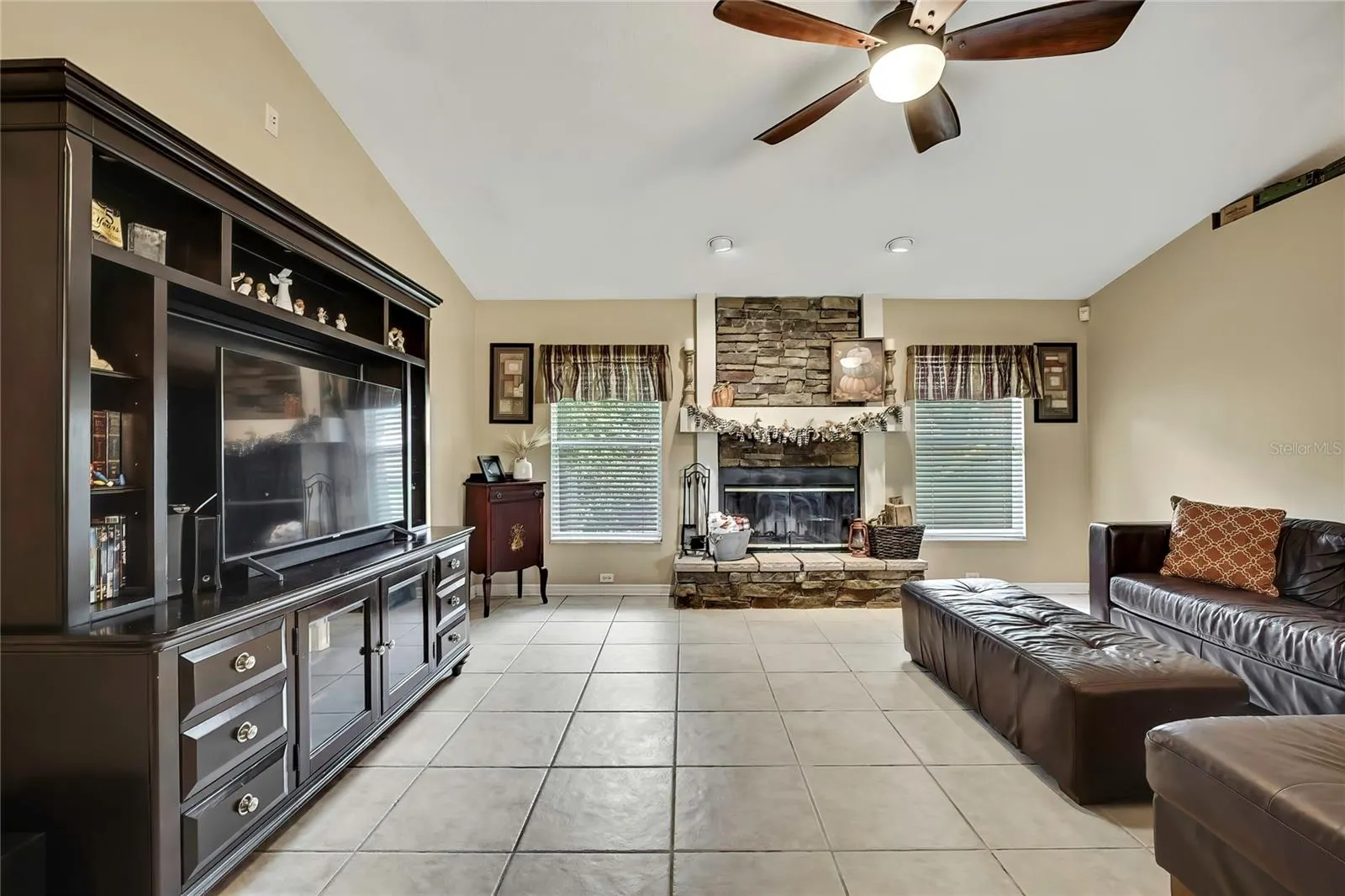 18401 DEBONAIR PL