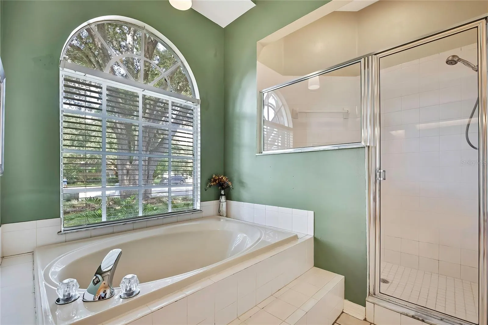 18401 DEBONAIR PL