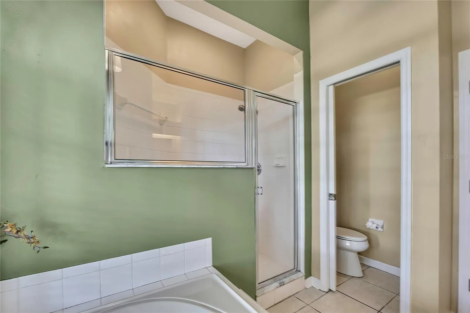 18401 DEBONAIR PL