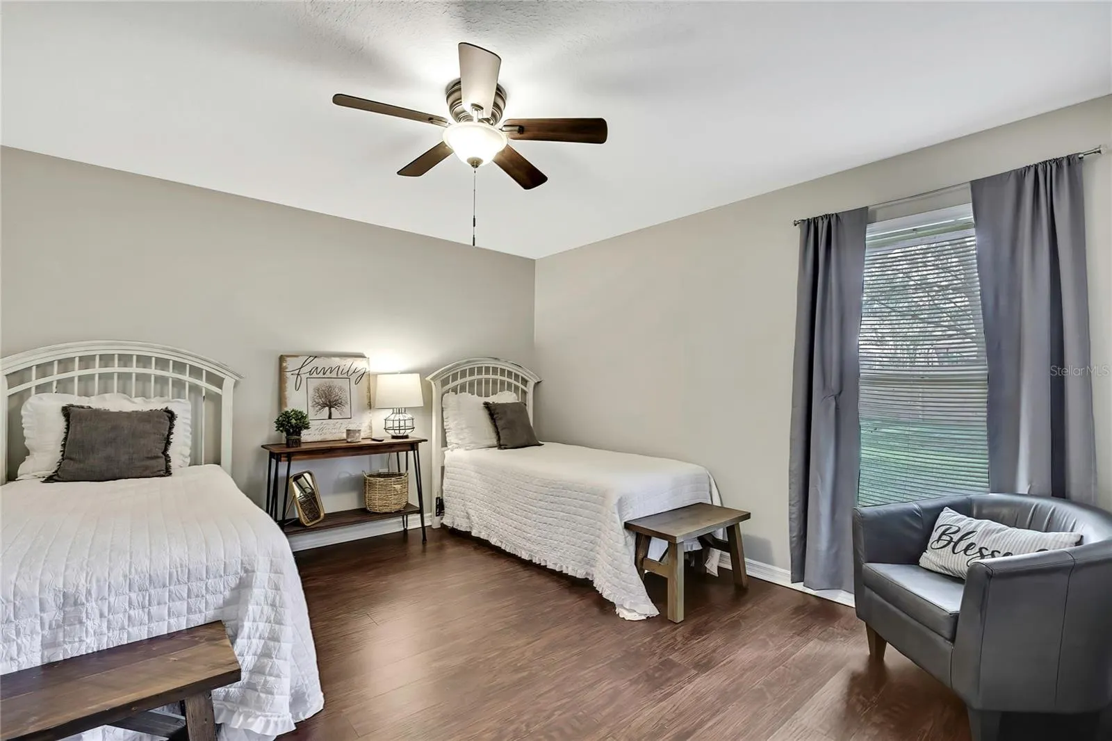 18401 DEBONAIR PL