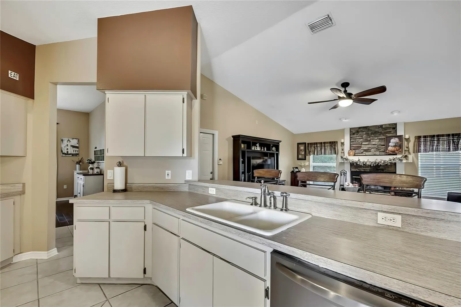 18401 DEBONAIR PL