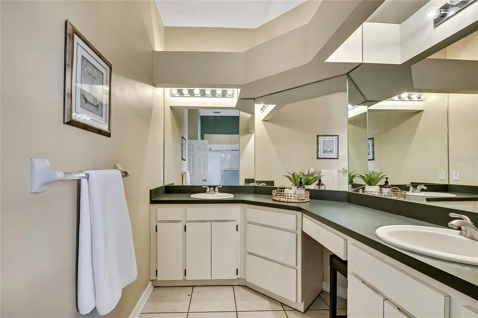 18401 DEBONAIR PL