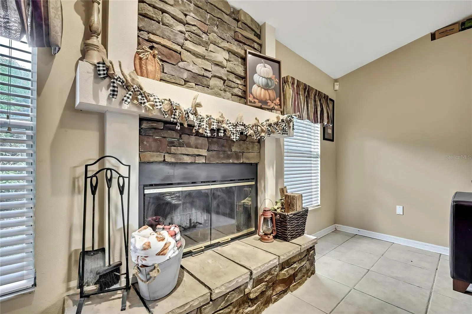18401 DEBONAIR PL