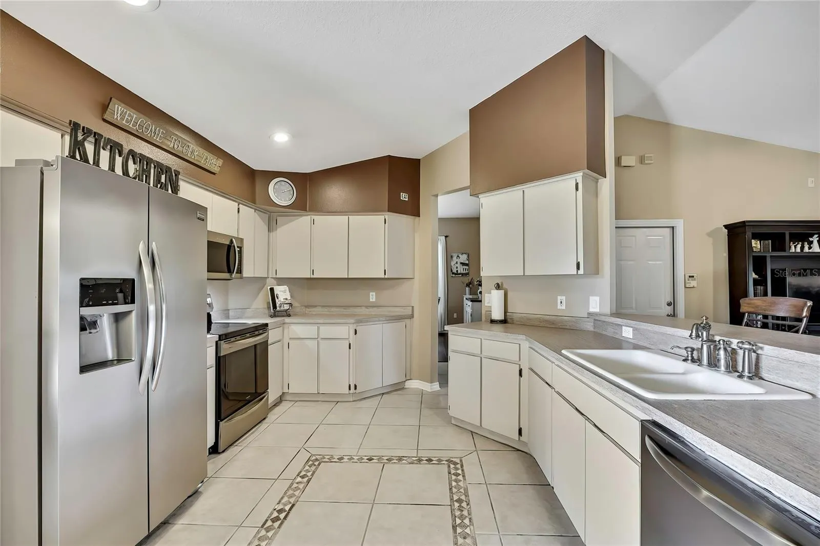 18401 DEBONAIR PL