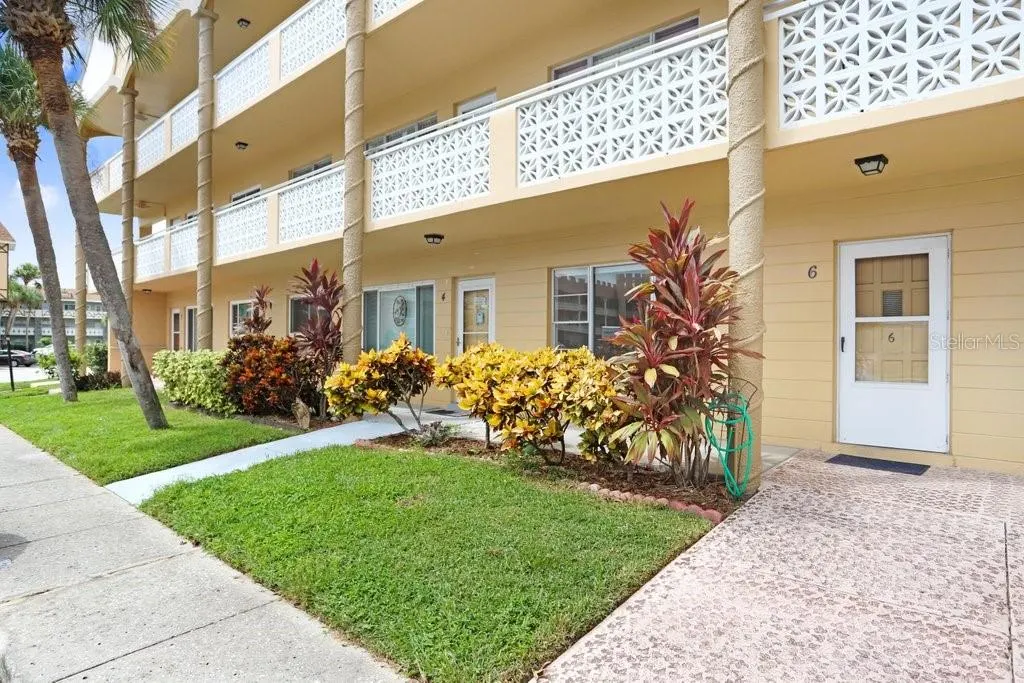 2466 ECUADORIAN WAY #6, #6
