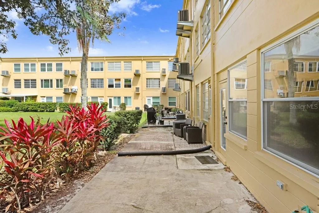2466 ECUADORIAN WAY #6, #6