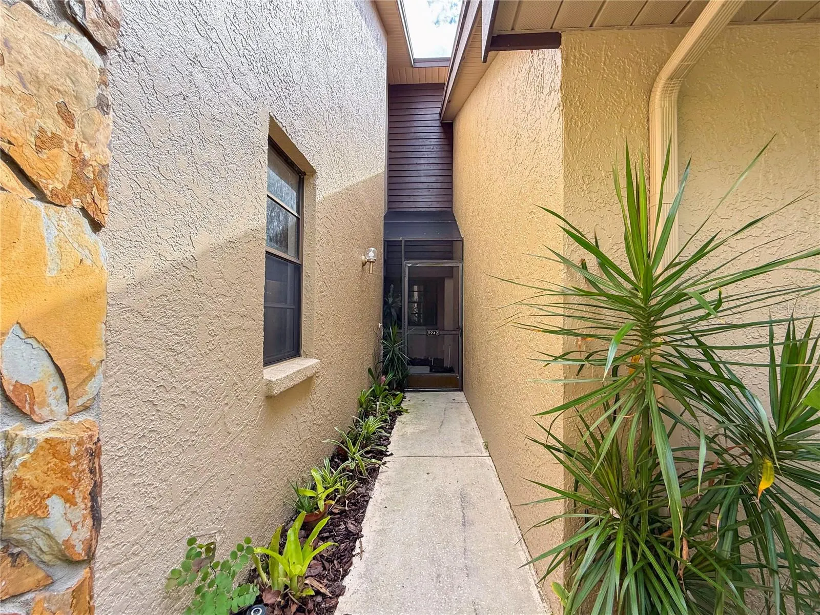 9942 LAKE SEMINOLE DR W