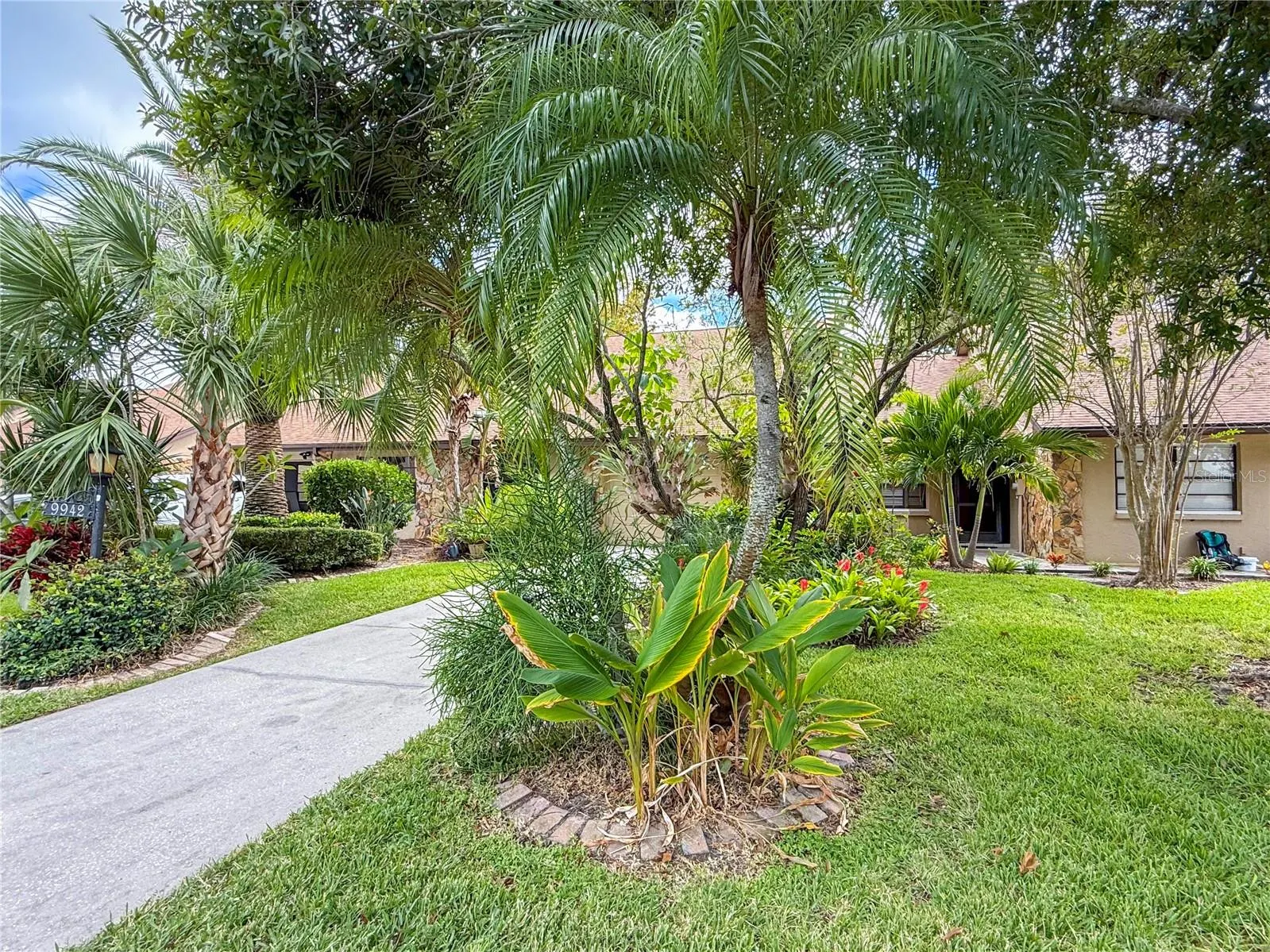 9942 LAKE SEMINOLE DR W
