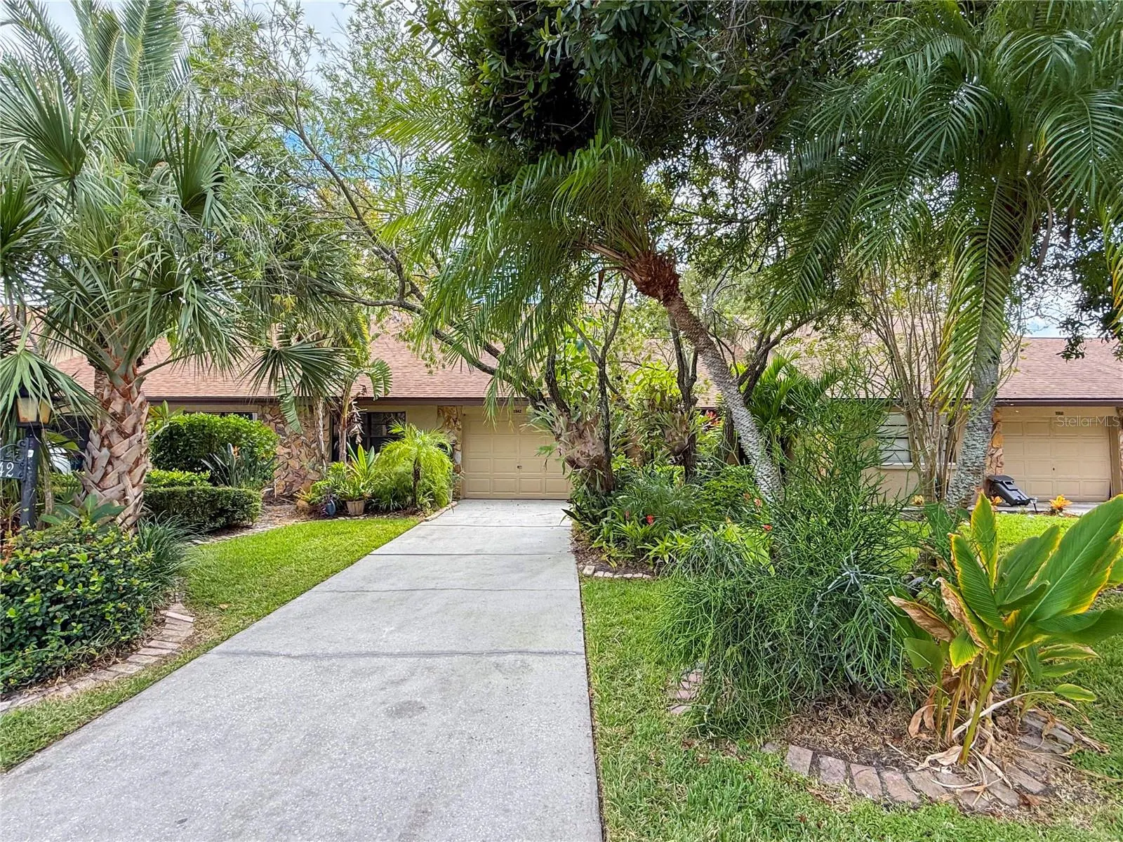 9942 LAKE SEMINOLE DR W