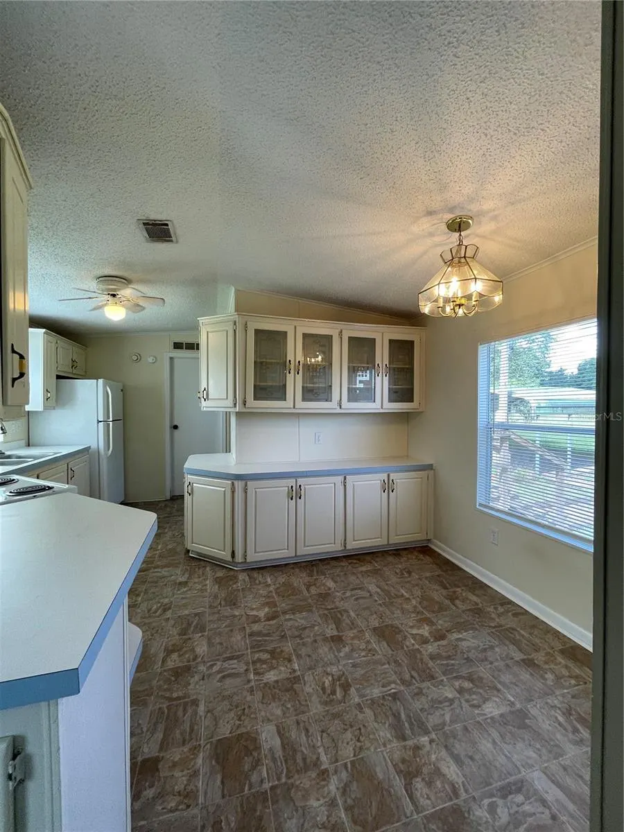 8719 LITHIA PINECREST RD