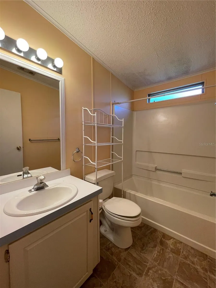 8719 LITHIA PINECREST RD