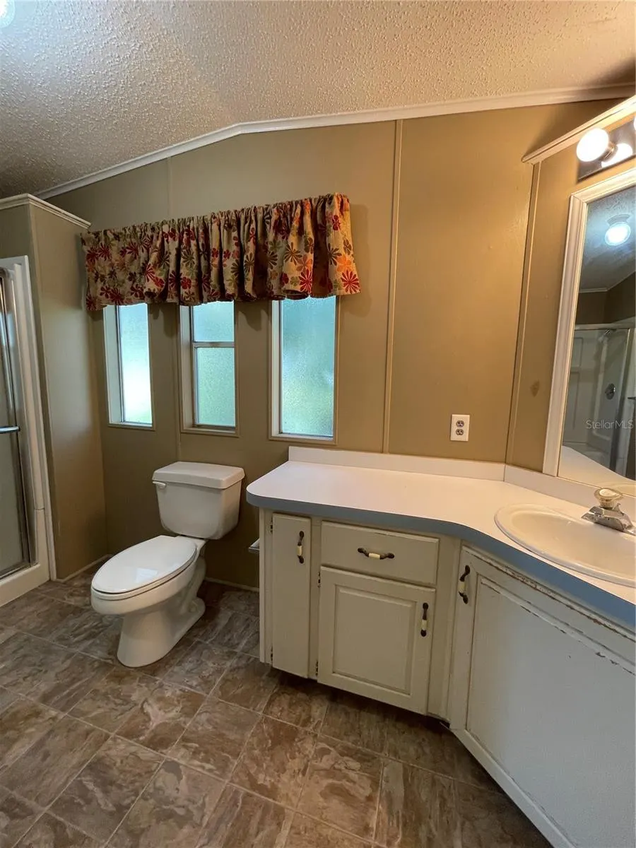 8719 LITHIA PINECREST RD