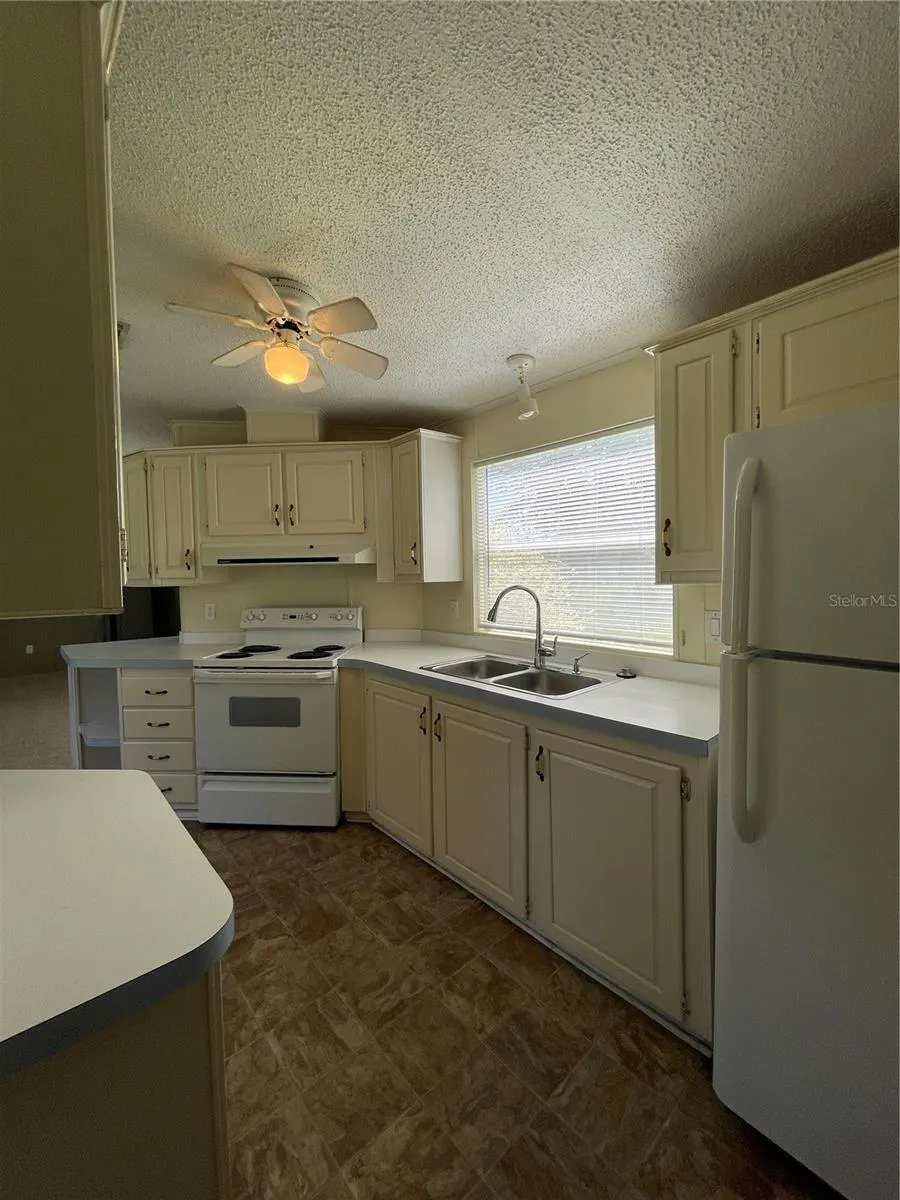 8719 LITHIA PINECREST RD