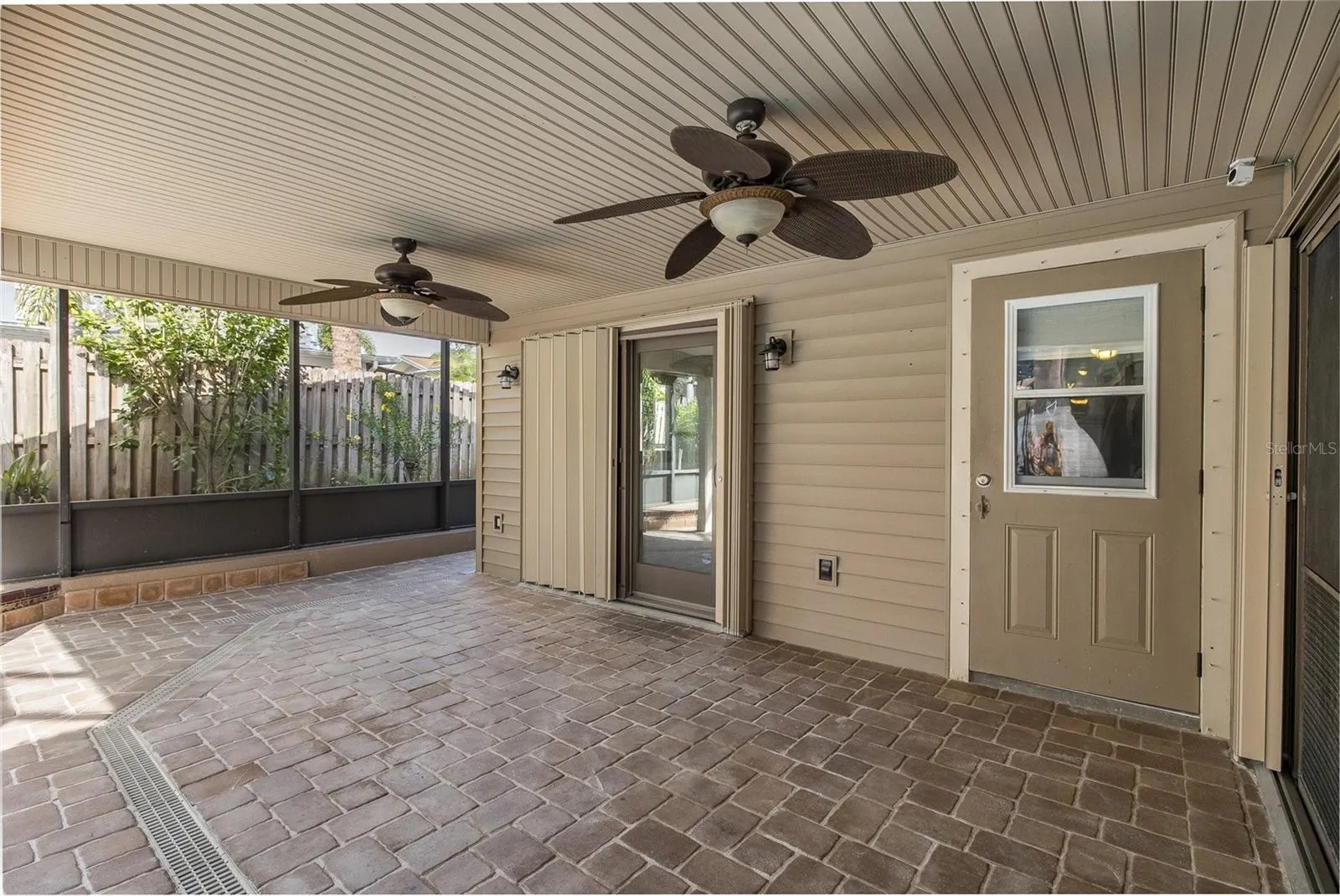 2568 REDWOOD WAY
