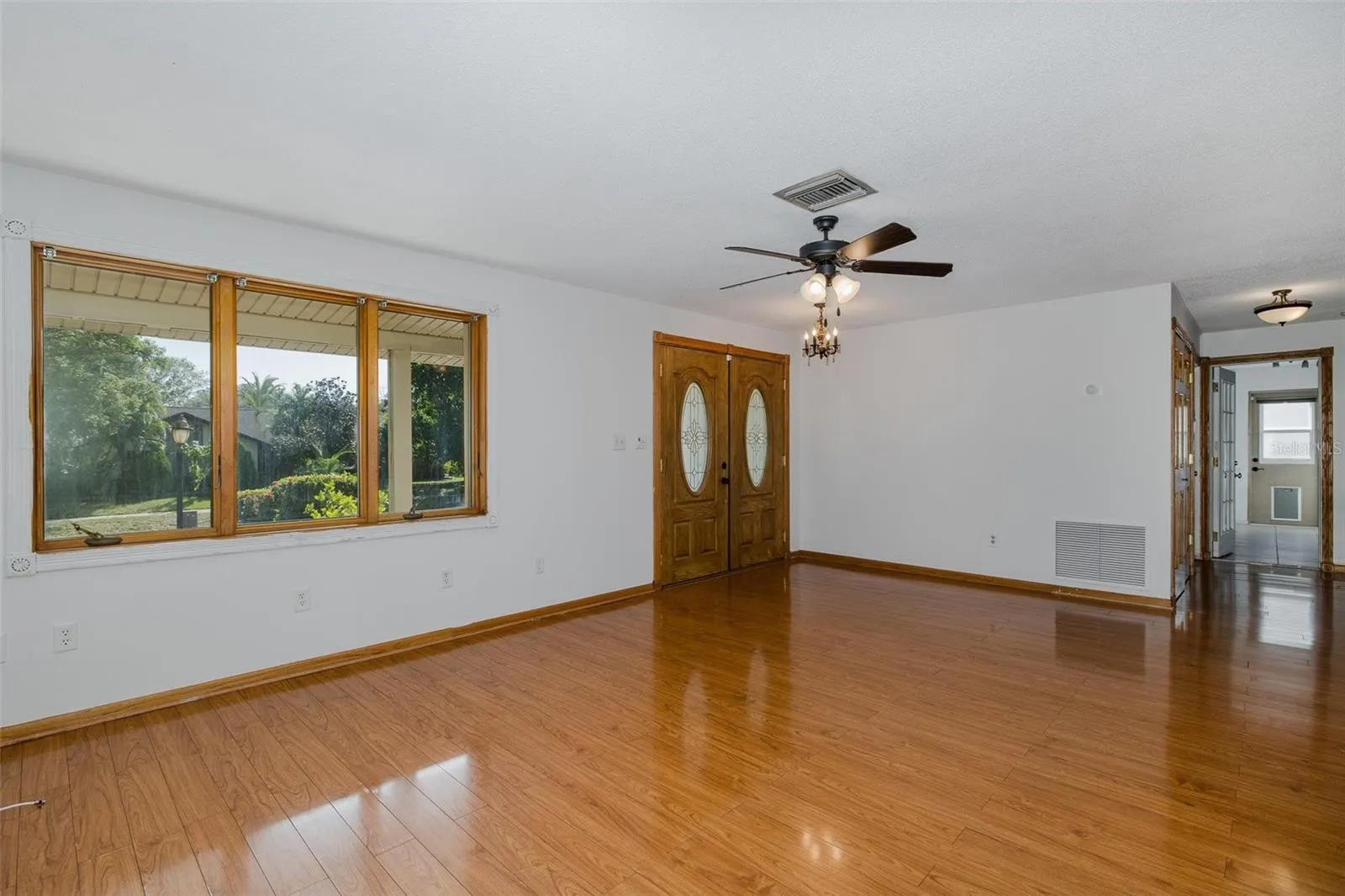 2568 REDWOOD WAY