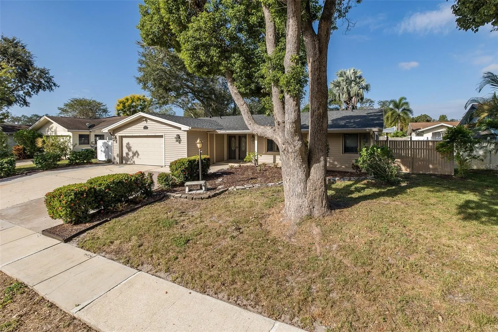 2568 REDWOOD WAY