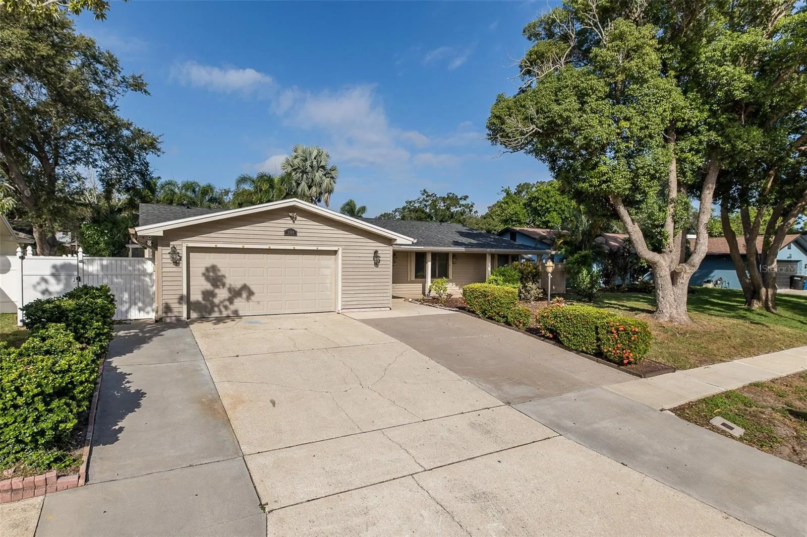 2568 REDWOOD WAY